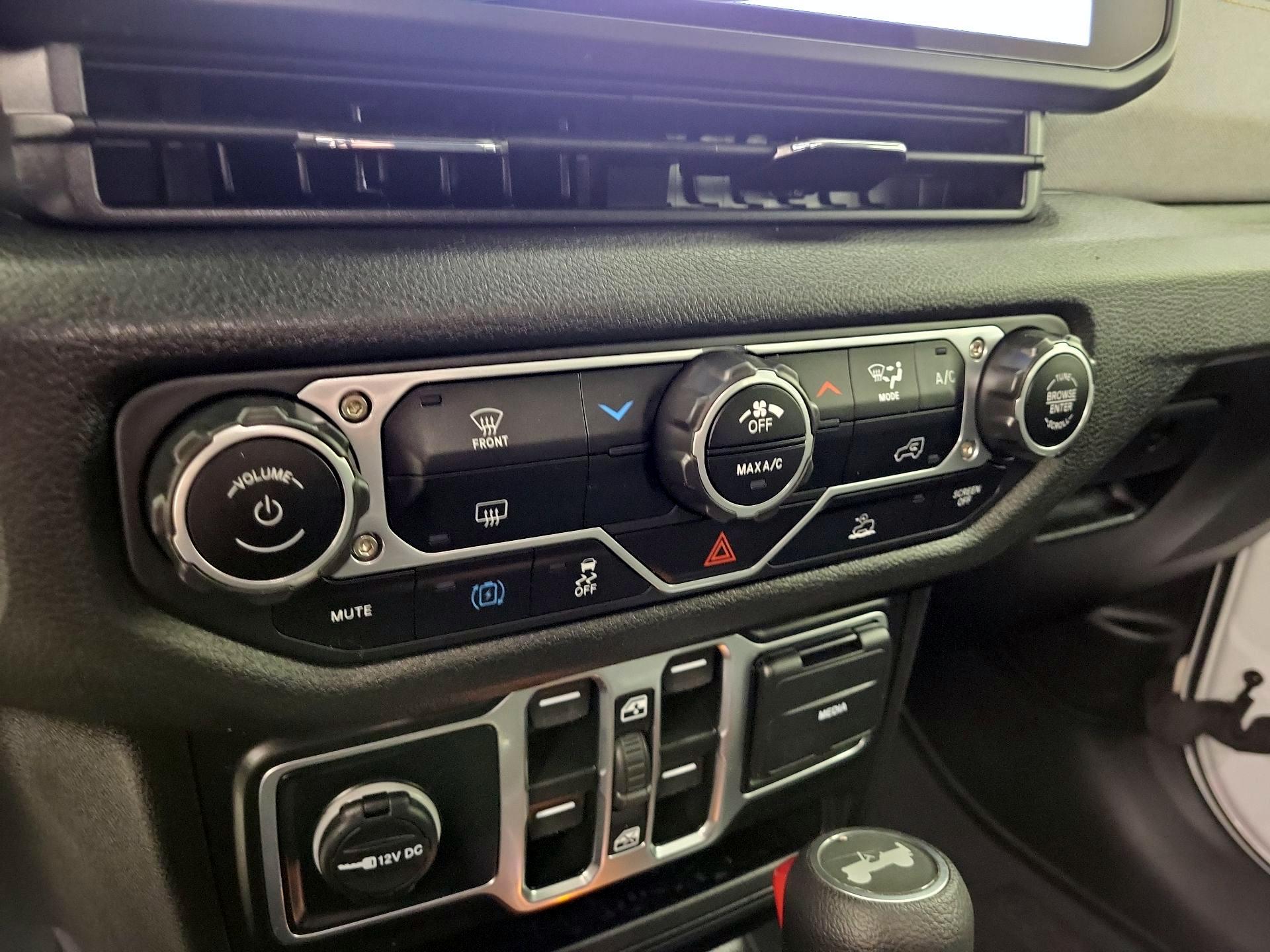 Thumbnail: 2025 Jeep Wrangler - 16