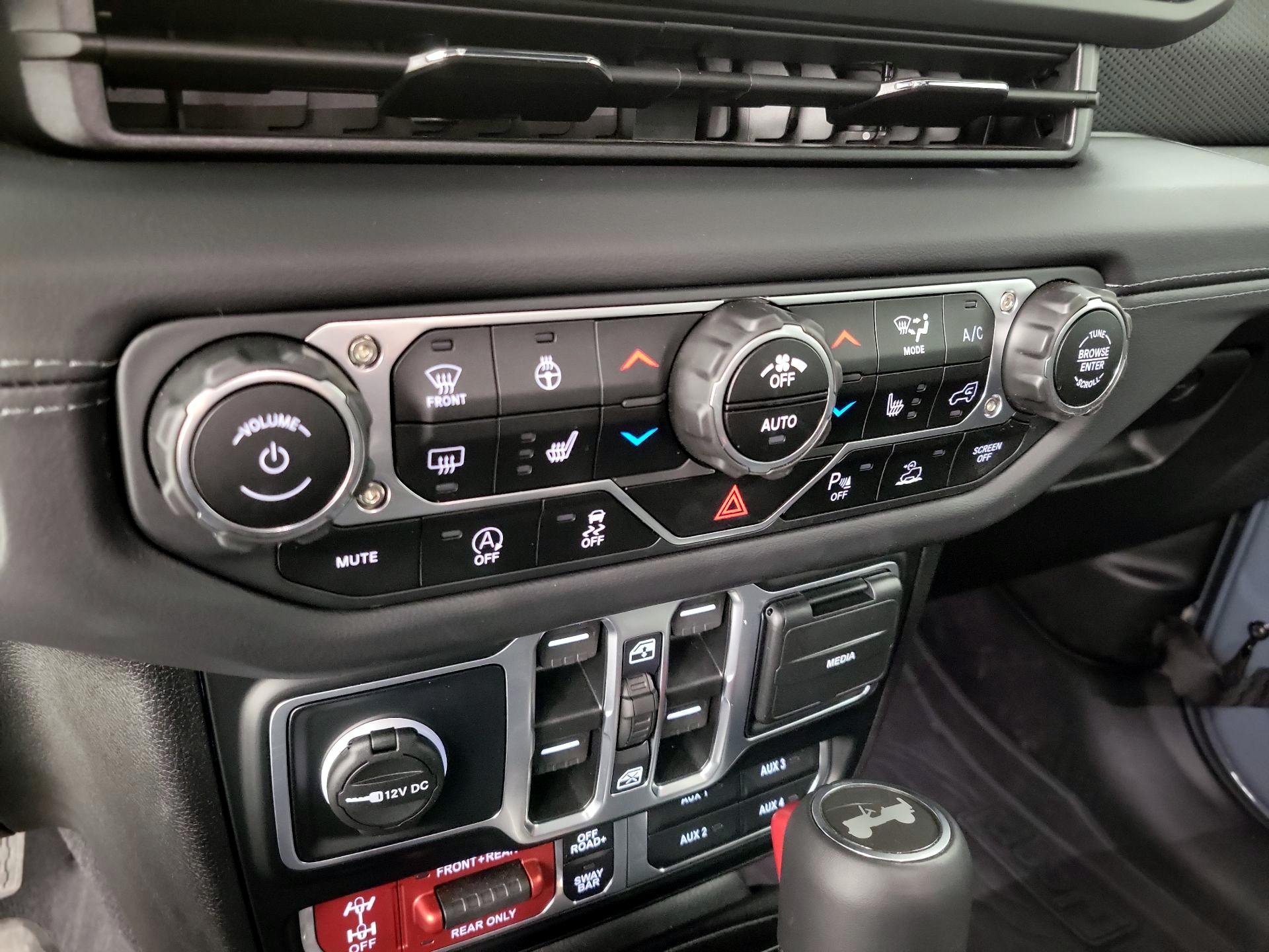 Thumbnail: 2025 Jeep Wrangler - 17