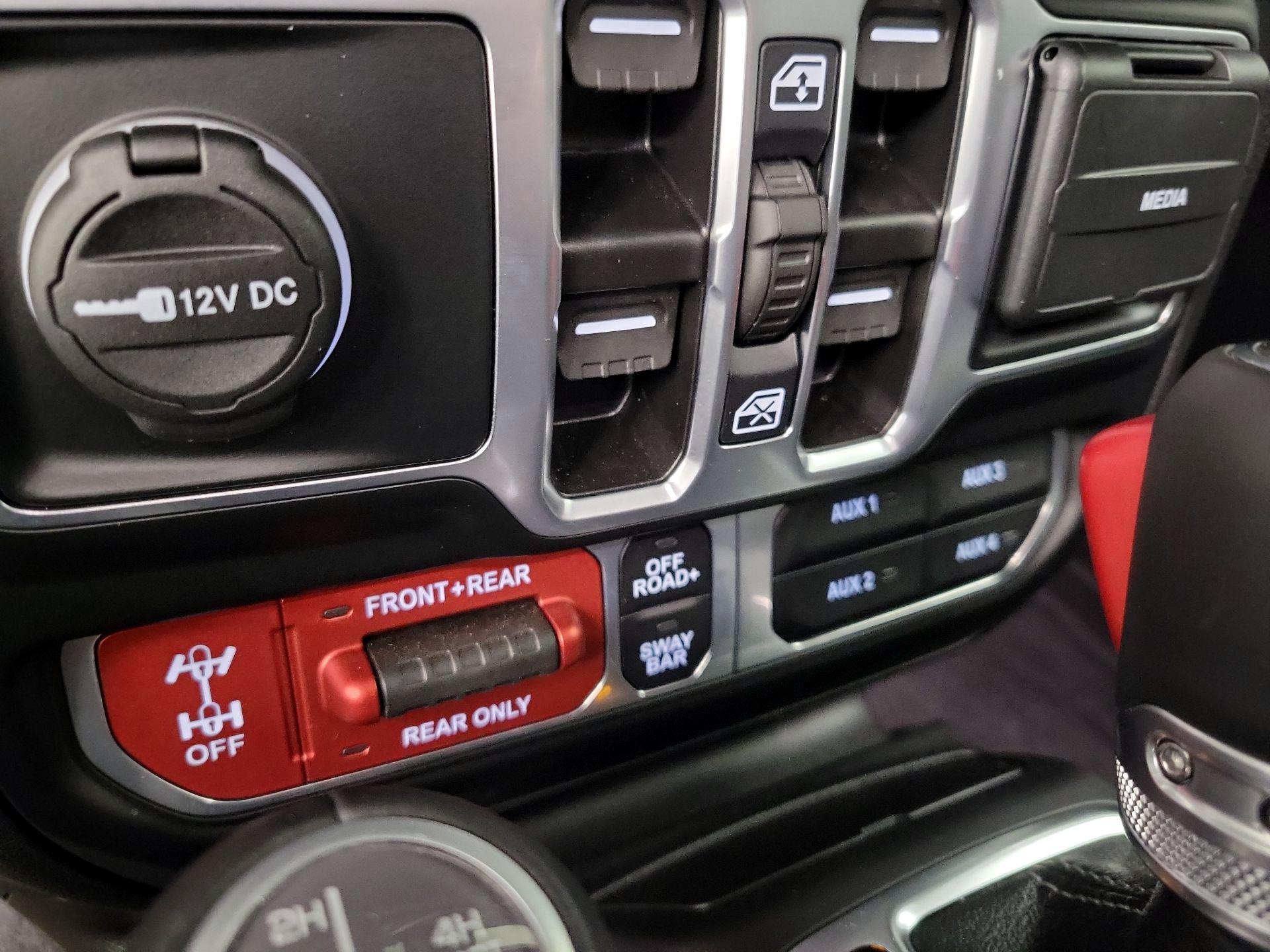 Thumbnail: 2025 Jeep Wrangler - 19