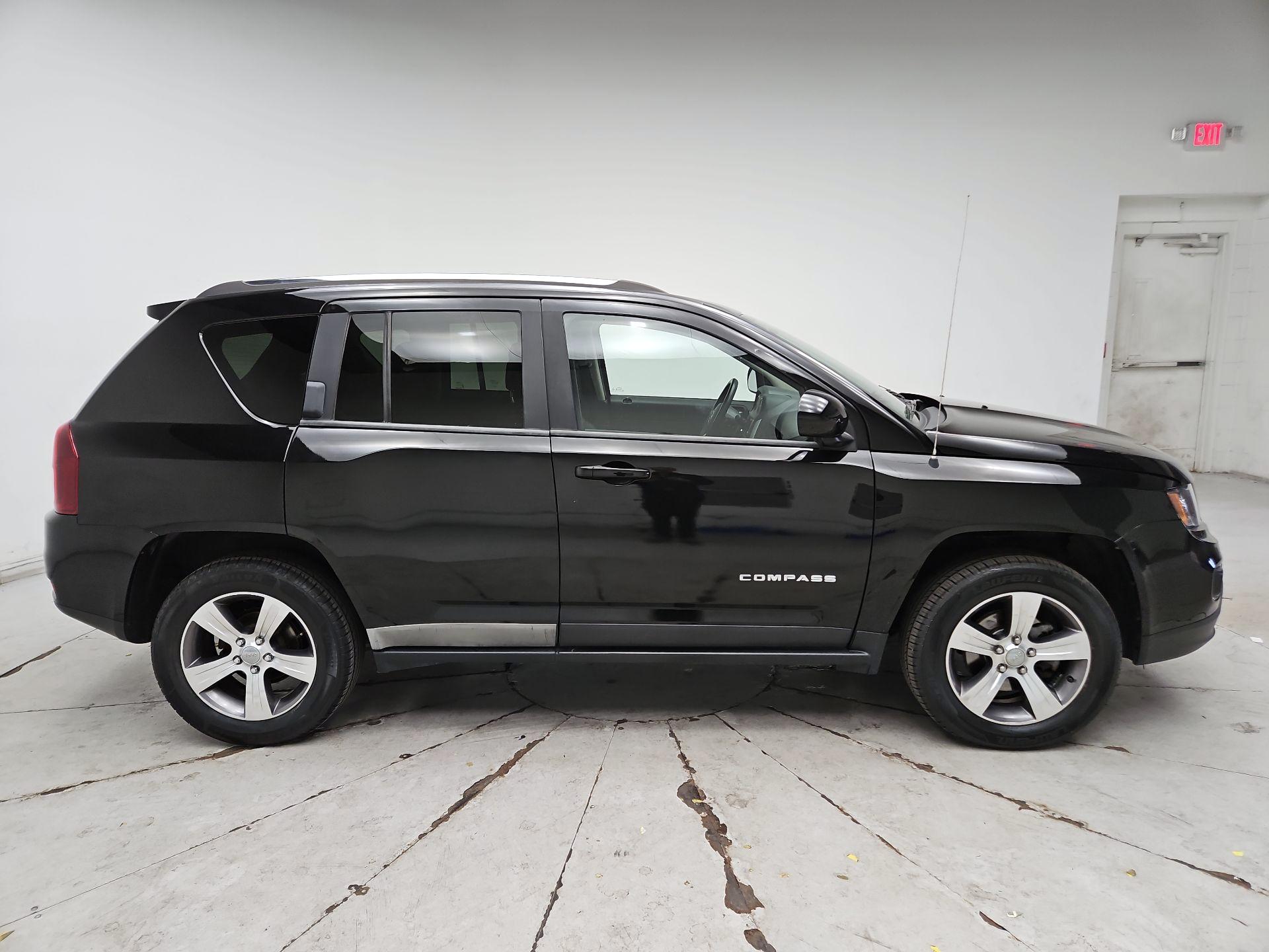 Thumbnail: 2017 Jeep Compass - 4