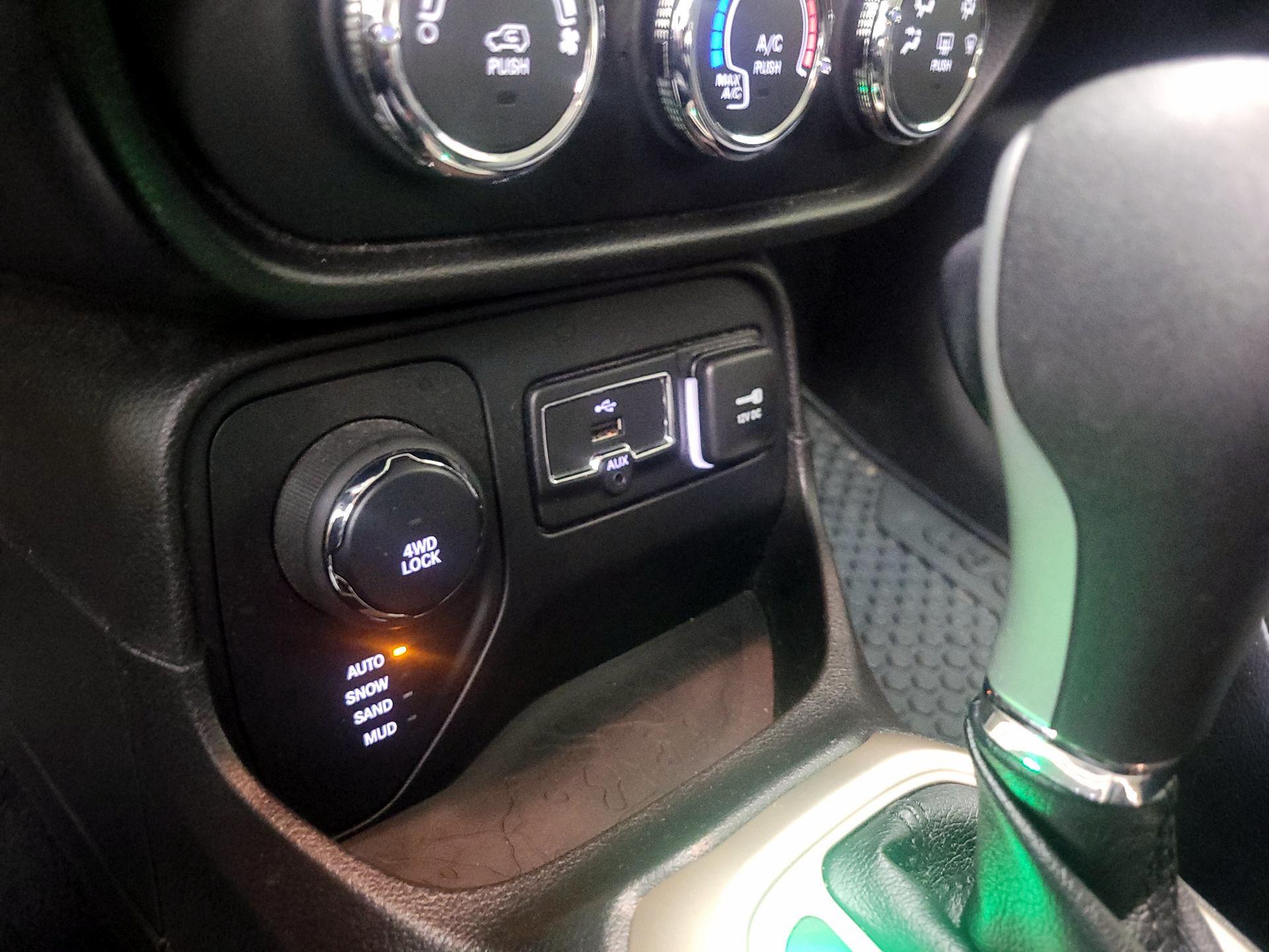 Thumbnail: 2017 Jeep Renegade - 19