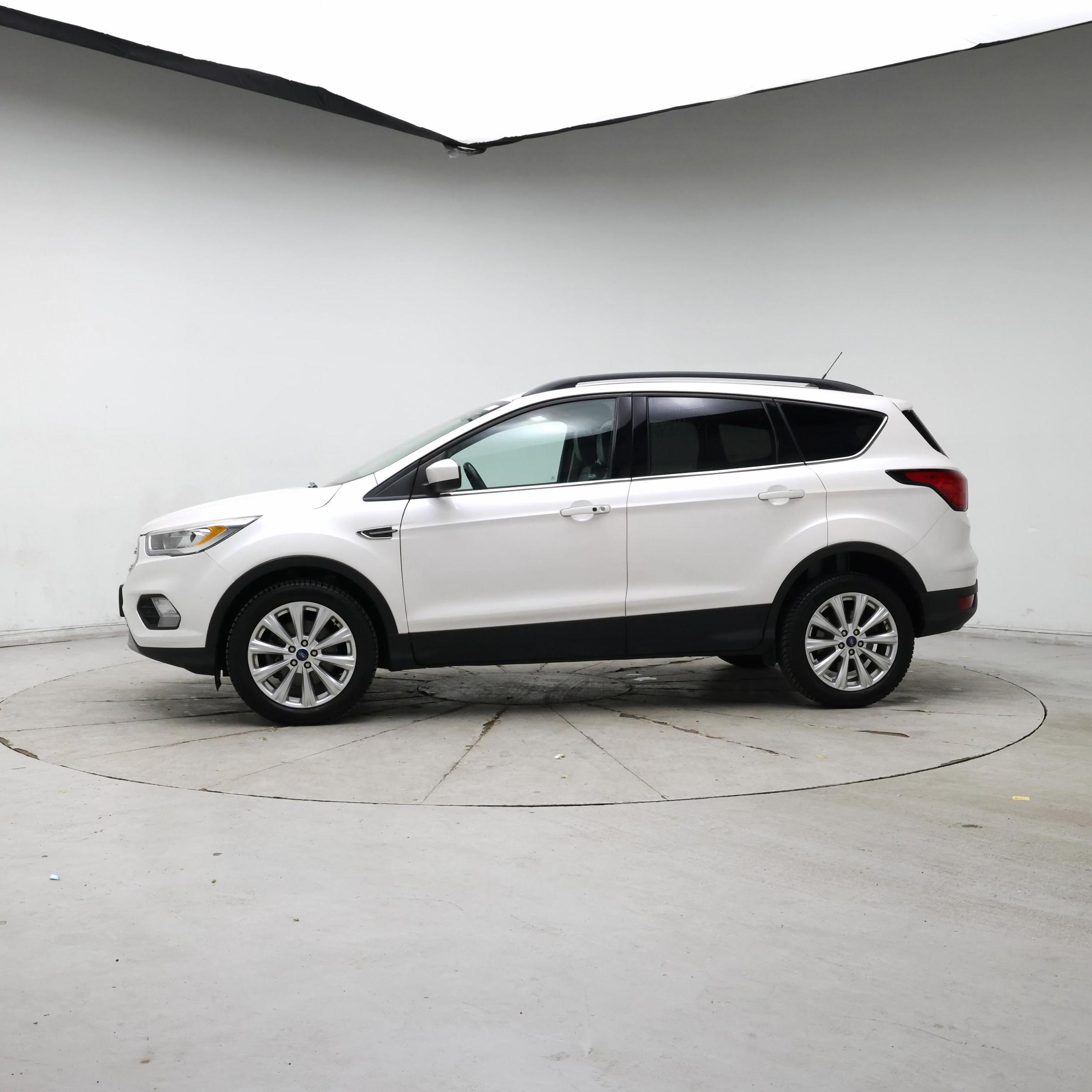 Thumbnail: 2019 Ford Escape - 3