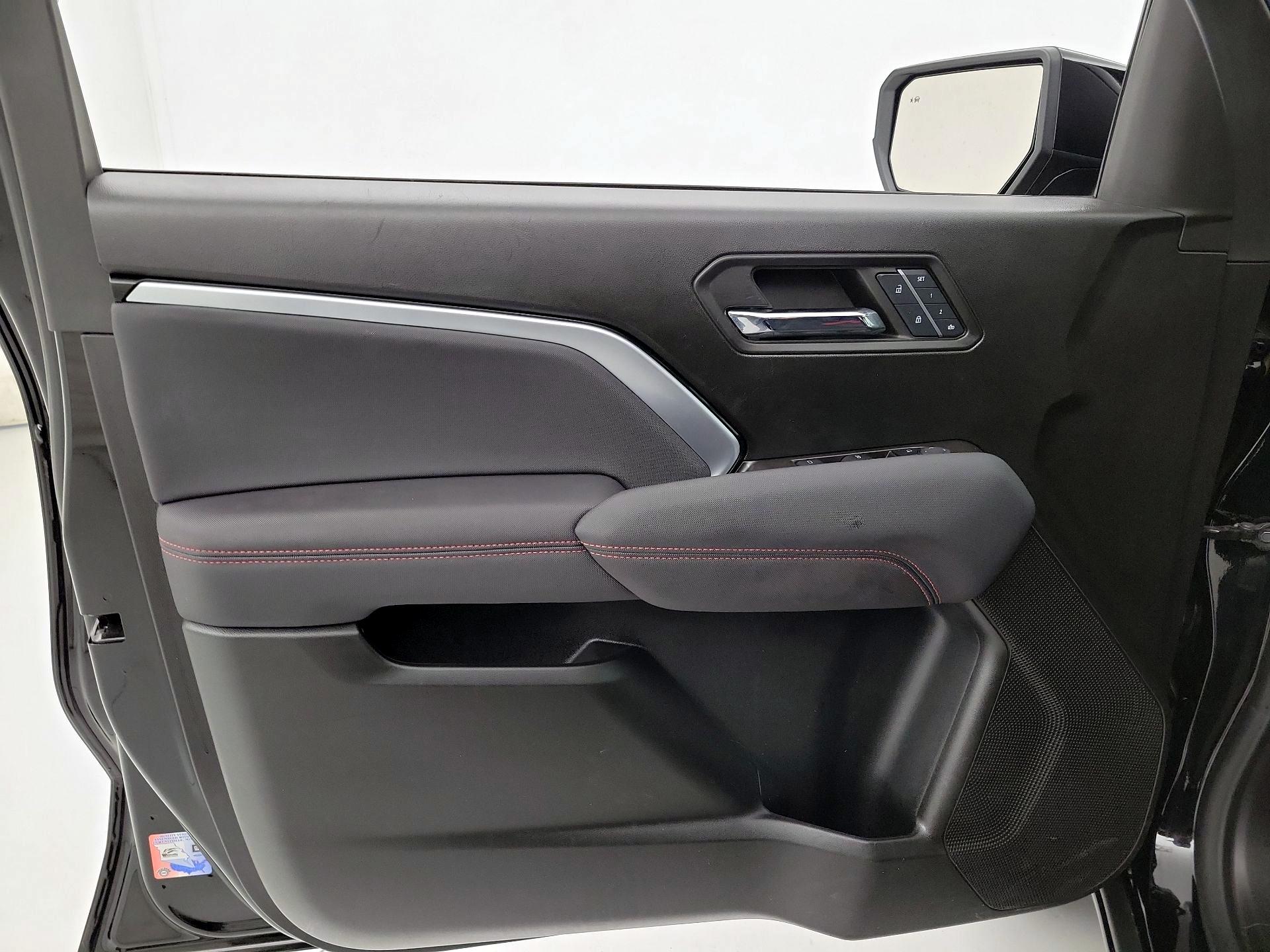 Thumbnail: 2024 Chevrolet Colorado - 12