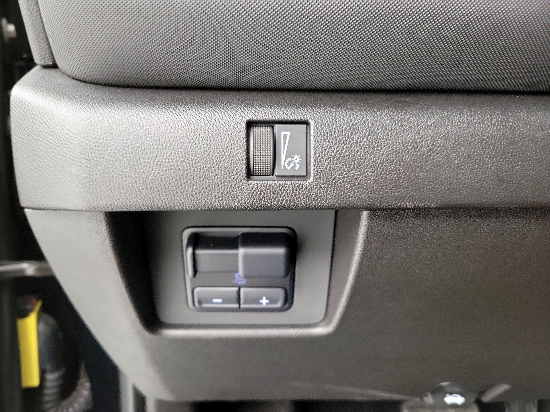 Thumbnail: 2024 Chevrolet Colorado - 13