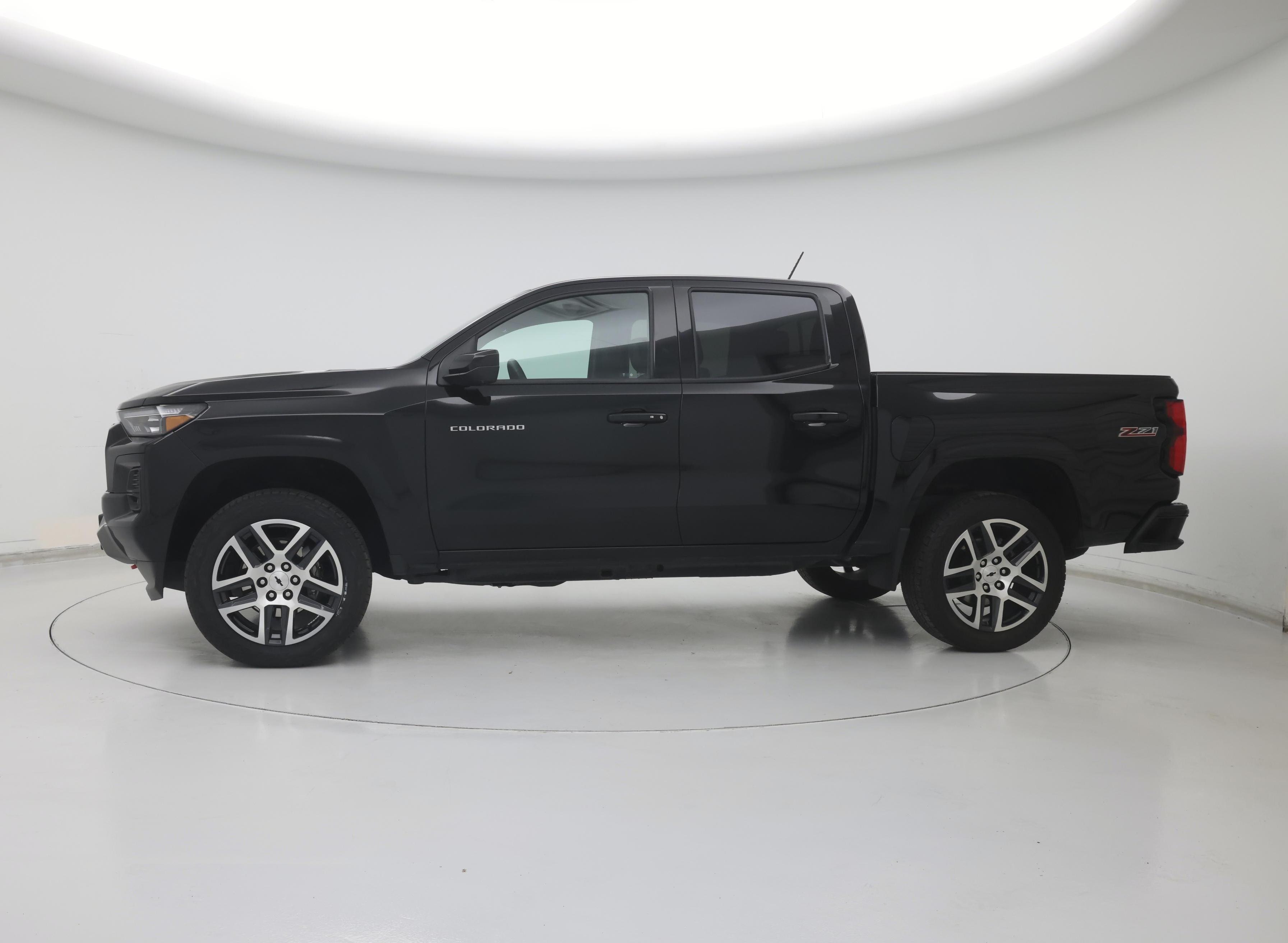 Thumbnail: 2024 Chevrolet Colorado - 3