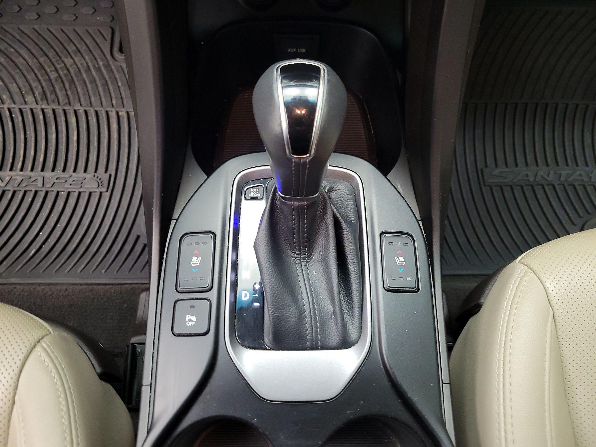 Thumbnail: 2015 Hyundai Santa Fe - 18