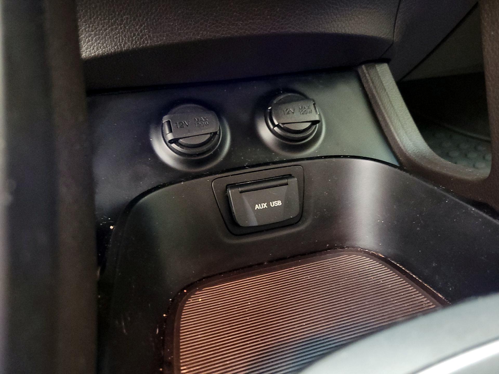 Thumbnail: 2015 Hyundai Santa Fe - 19