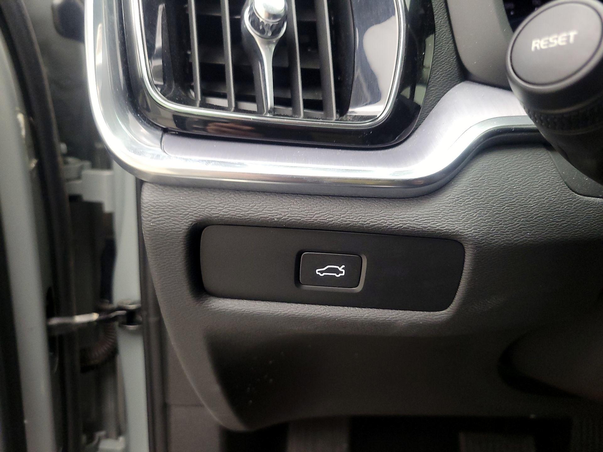 Thumbnail: 2024 Volvo S60 - 13