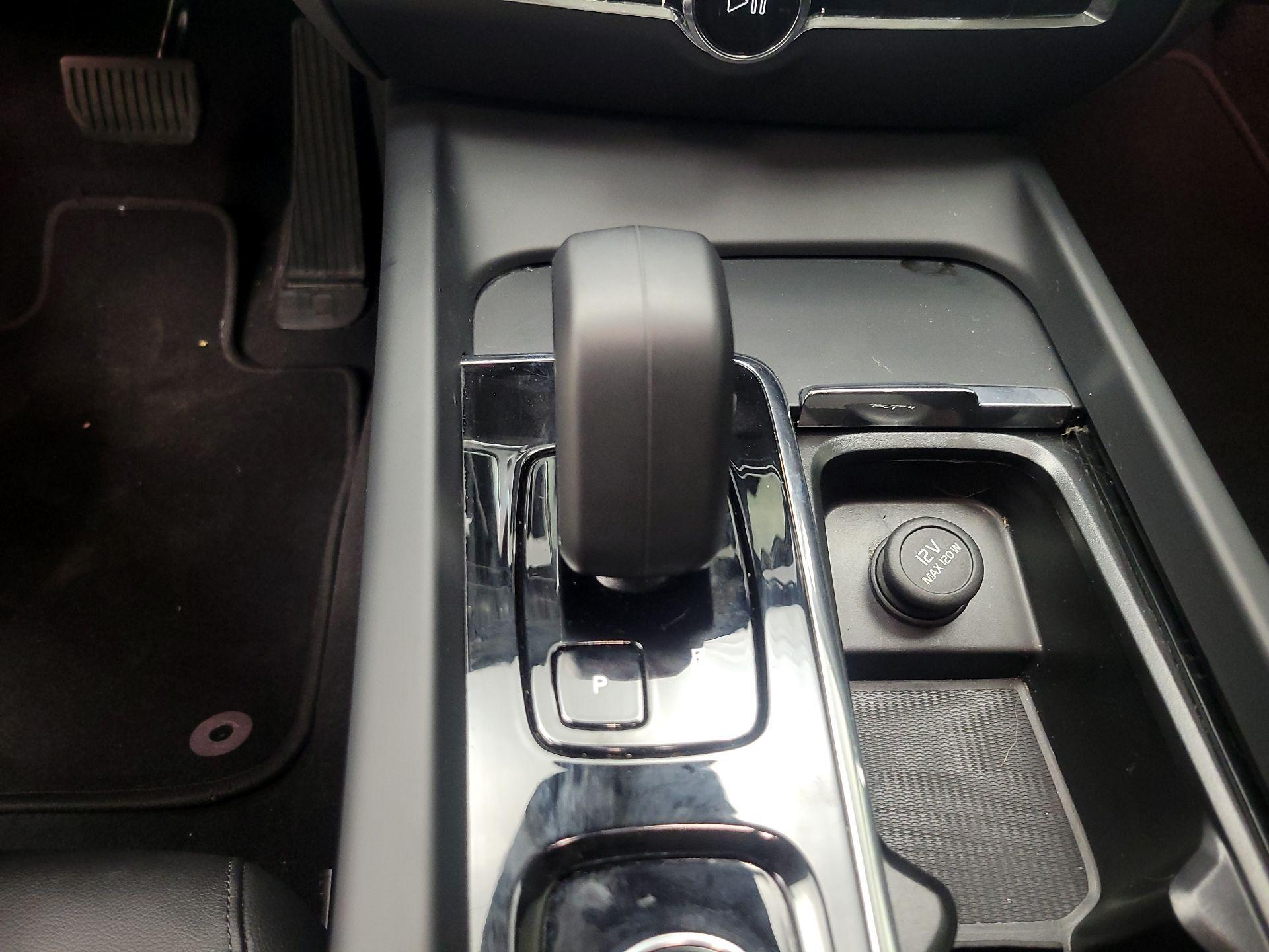 Thumbnail: 2024 Volvo S60 - 17