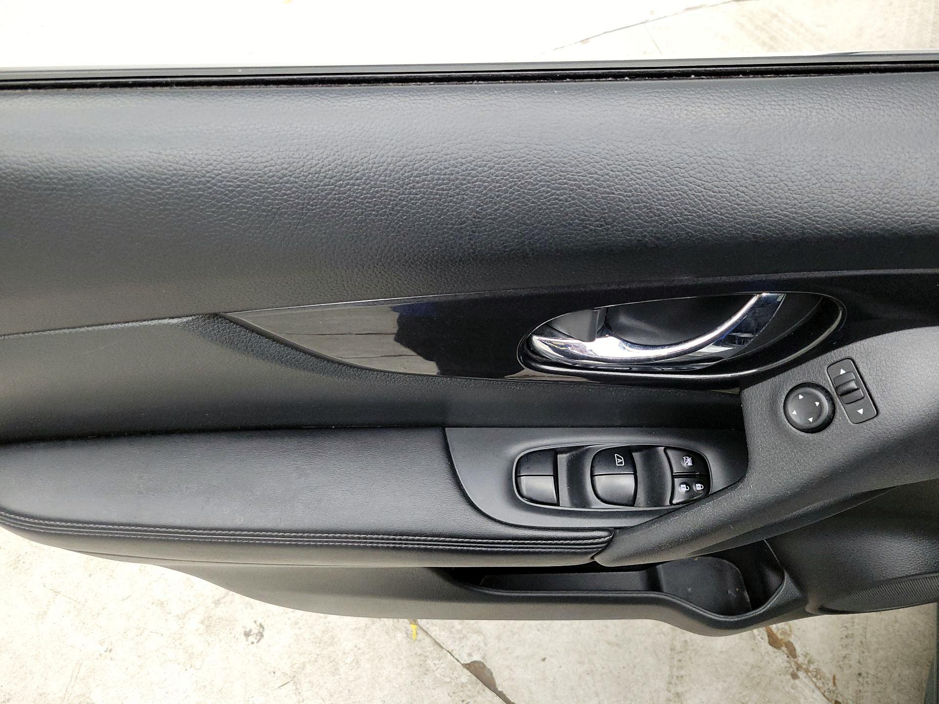 Thumbnail: 2018 Nissan Rogue - 13