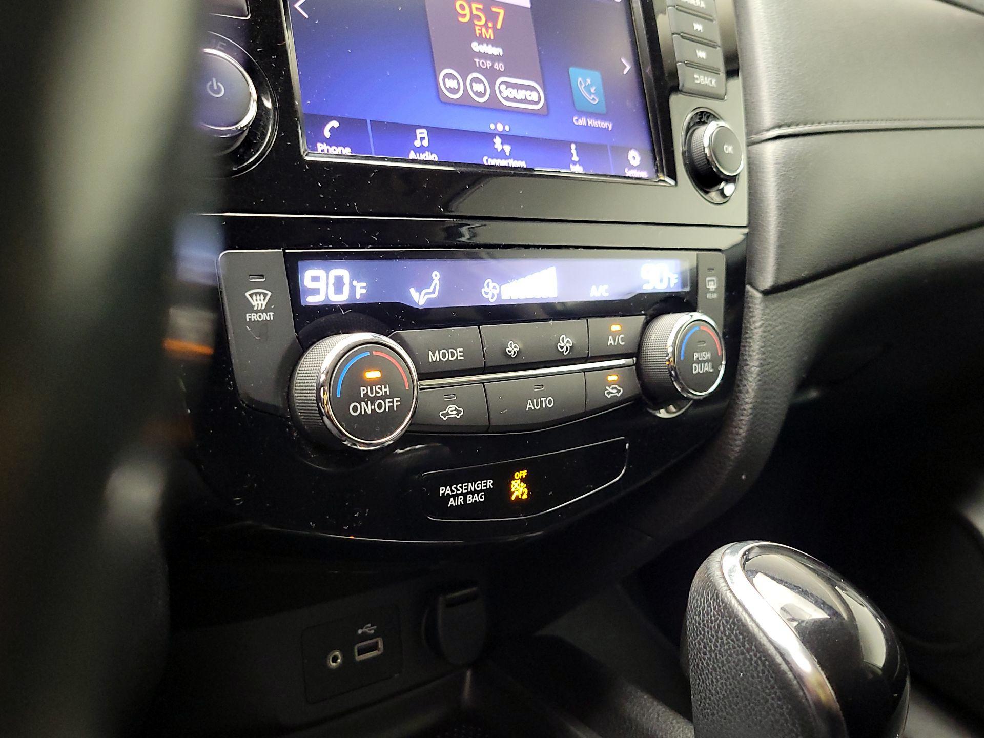 Thumbnail: 2018 Nissan Rogue - 16