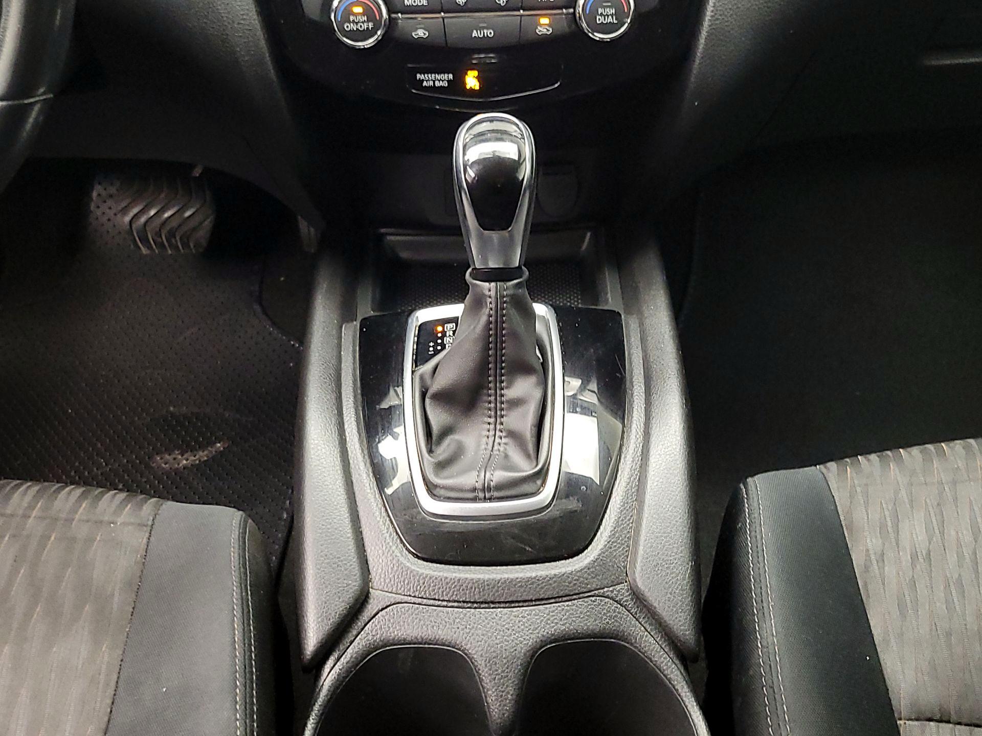 Thumbnail: 2018 Nissan Rogue - 17