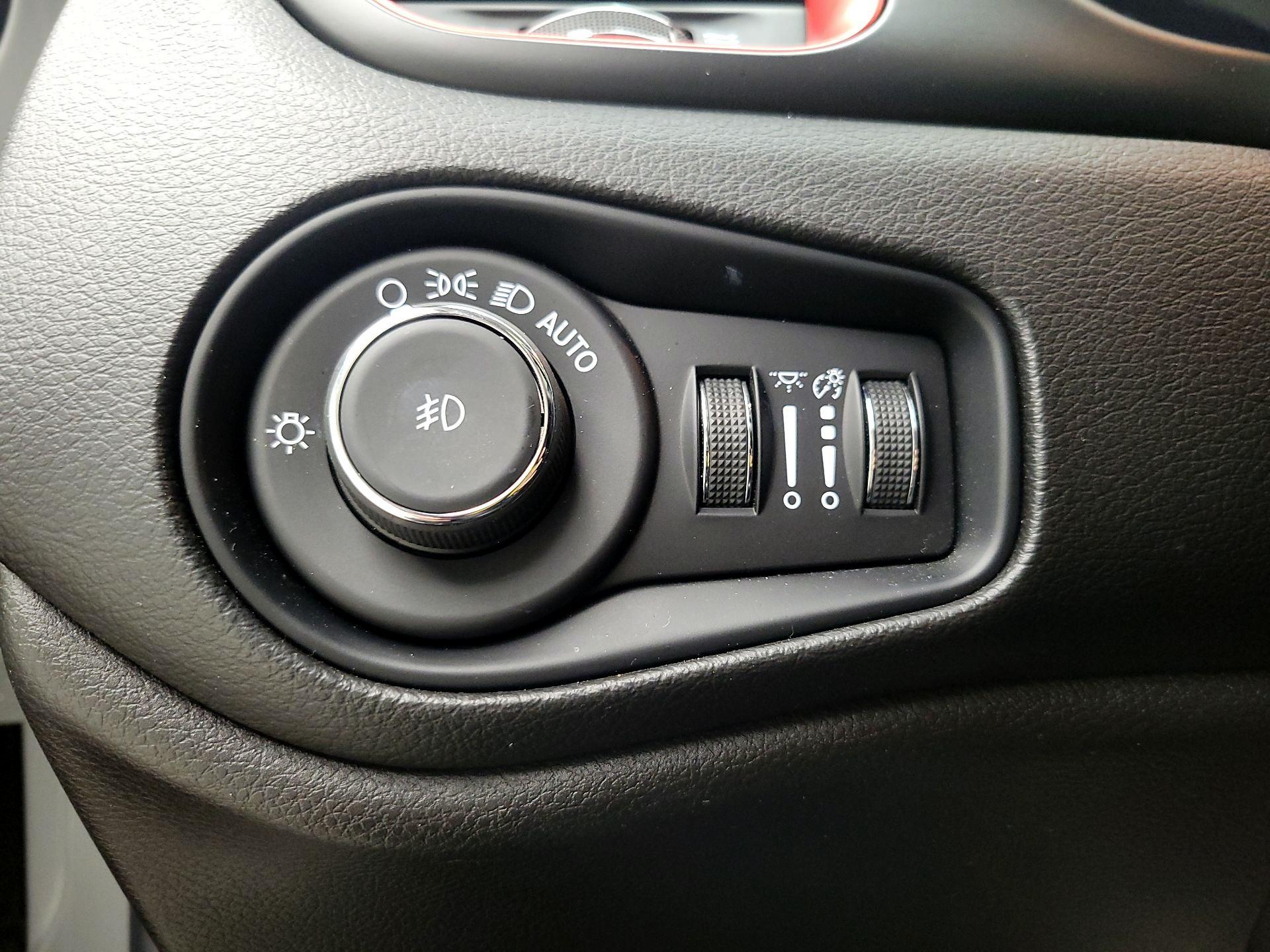 Thumbnail: 2021 Jeep Renegade - 13