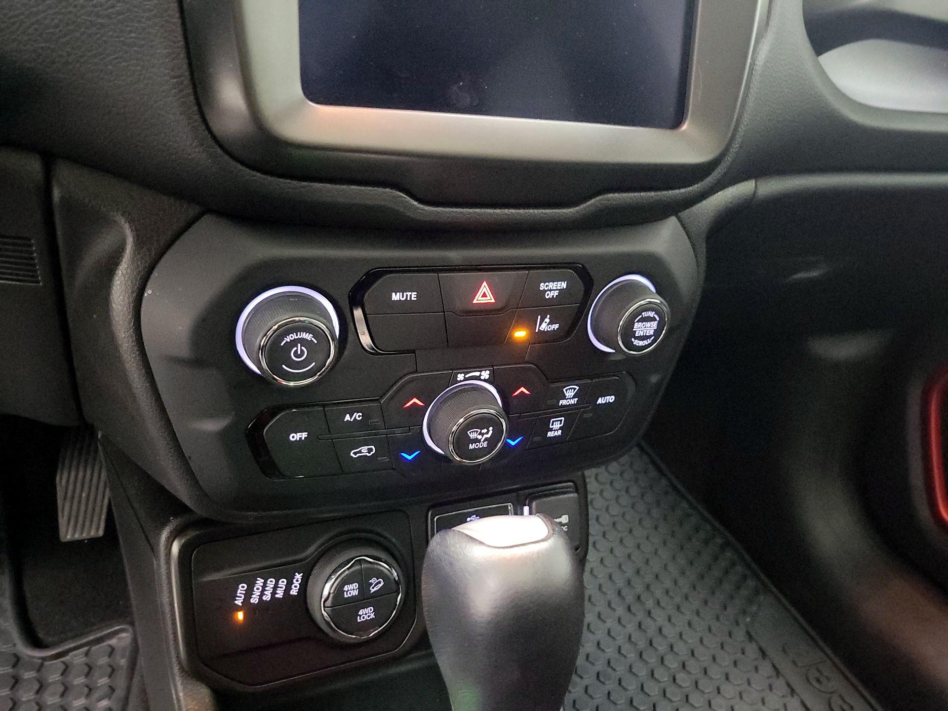 Thumbnail: 2021 Jeep Renegade - 17