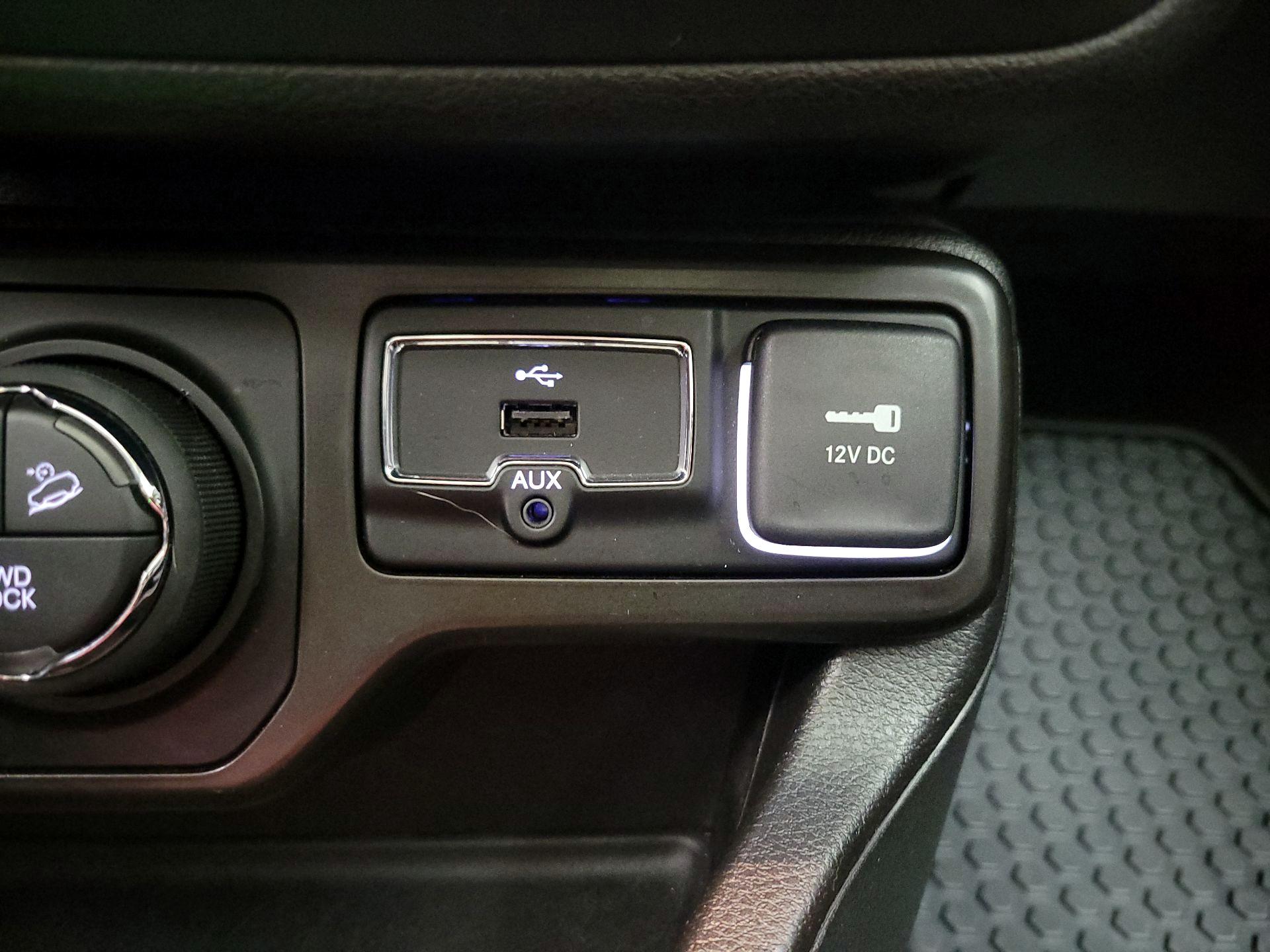 Thumbnail: 2021 Jeep Renegade - 19