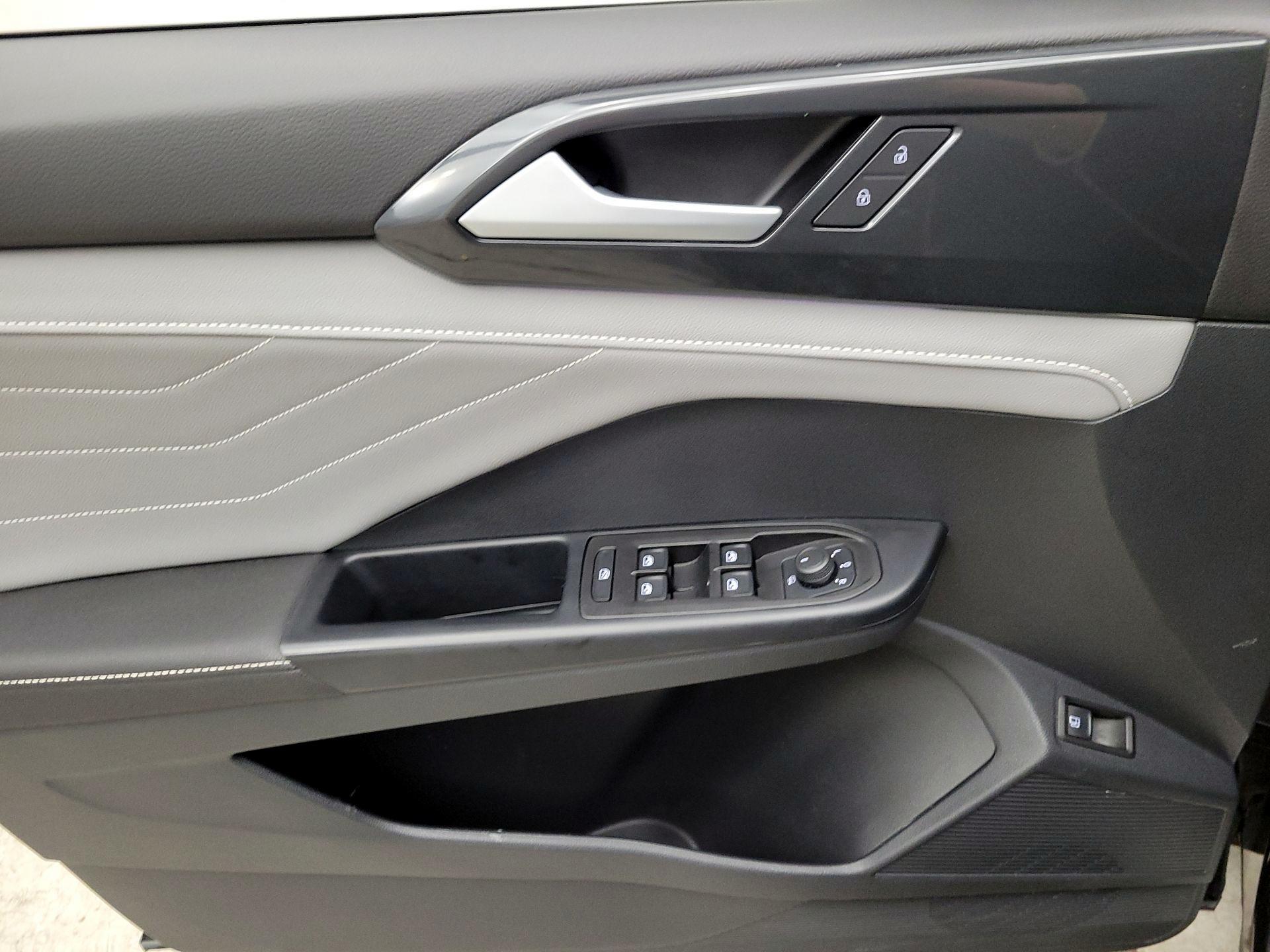 Thumbnail: 2024 Volkswagen Taos - 12