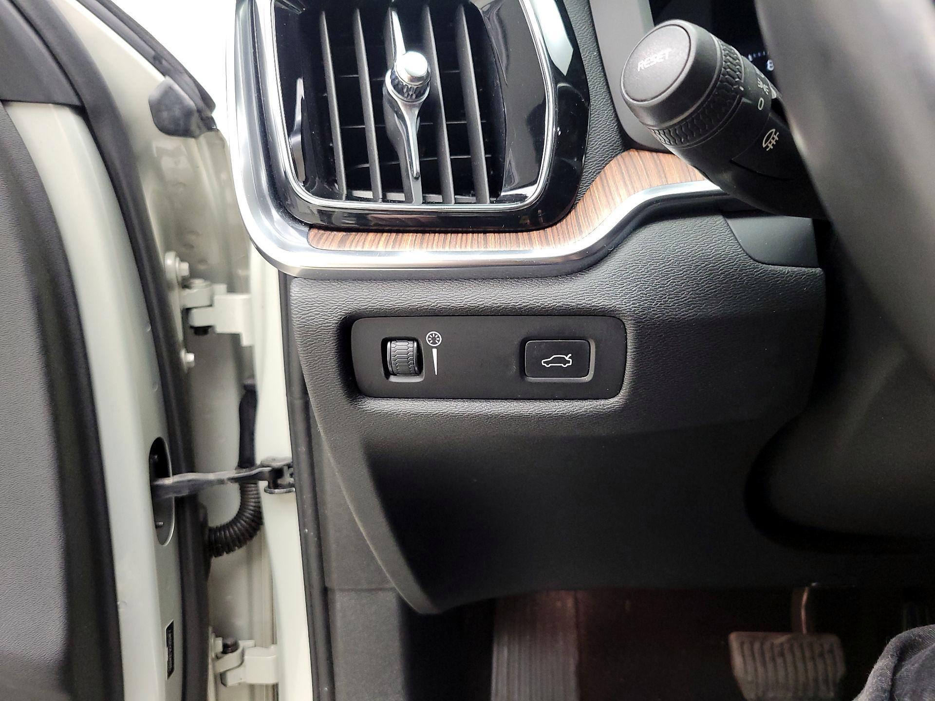 Thumbnail: 2020 Volvo S60 - 13