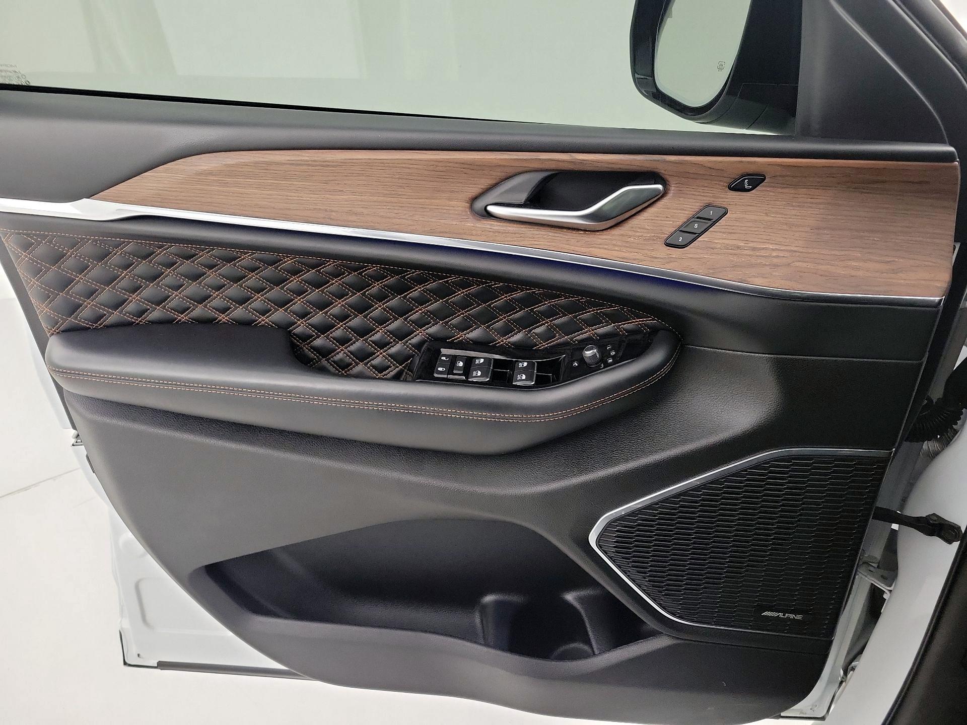 Thumbnail: 2023 Jeep Grand Cherokee L - 12