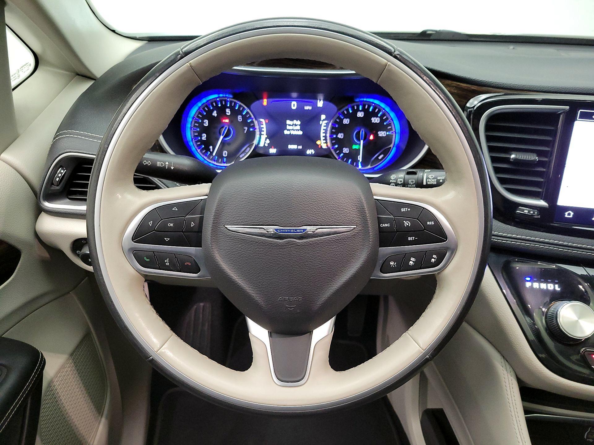 Thumbnail: 2021 Chrysler Pacifica - 10