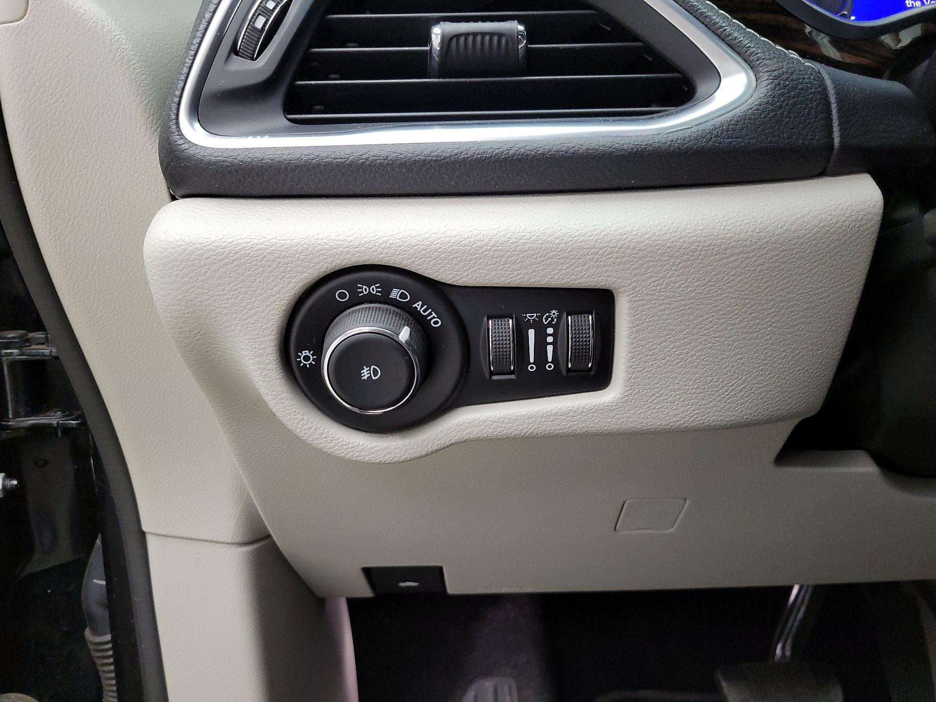 Thumbnail: 2021 Chrysler Pacifica - 13