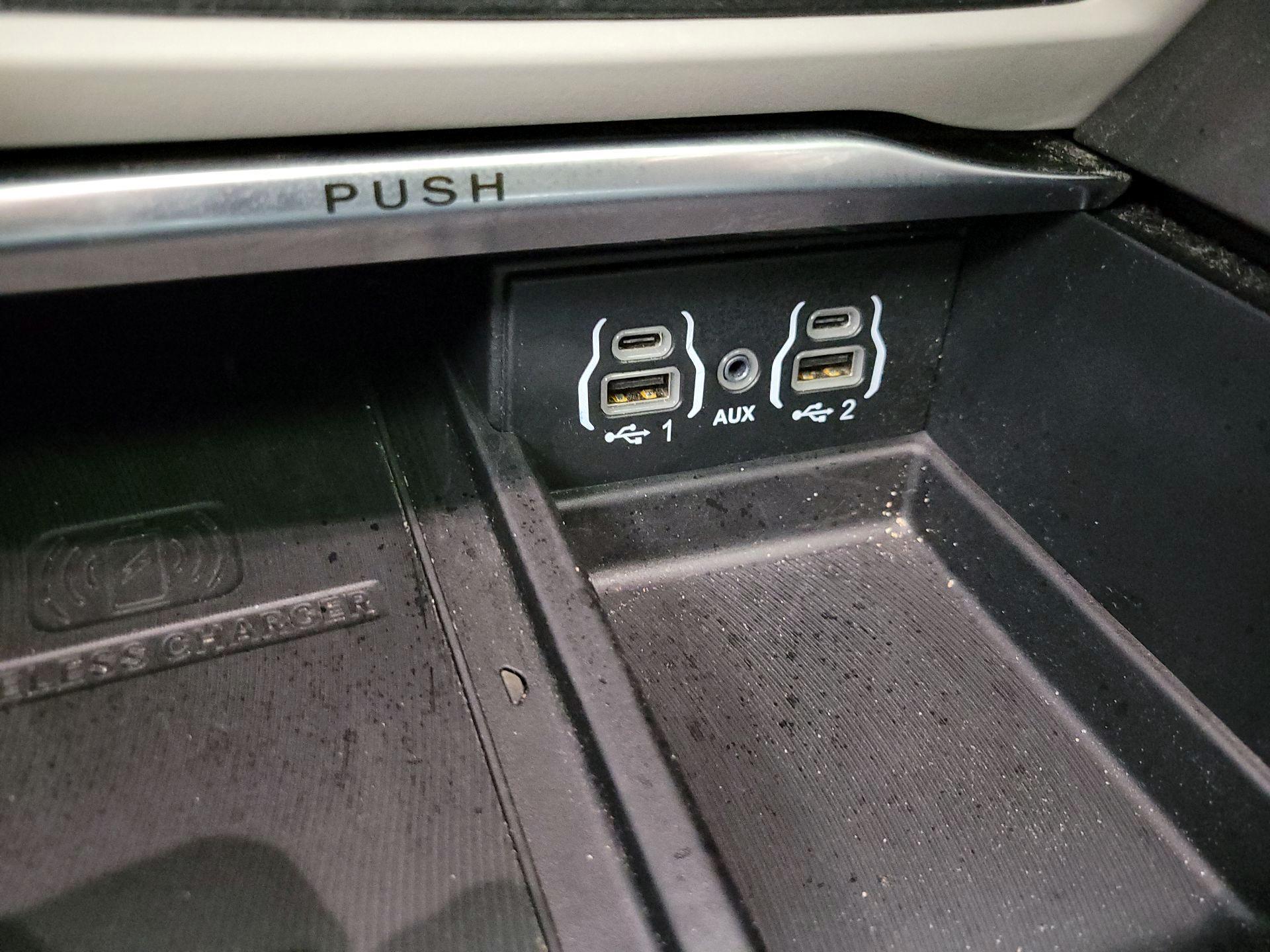 Thumbnail: 2021 Chrysler Pacifica - 19