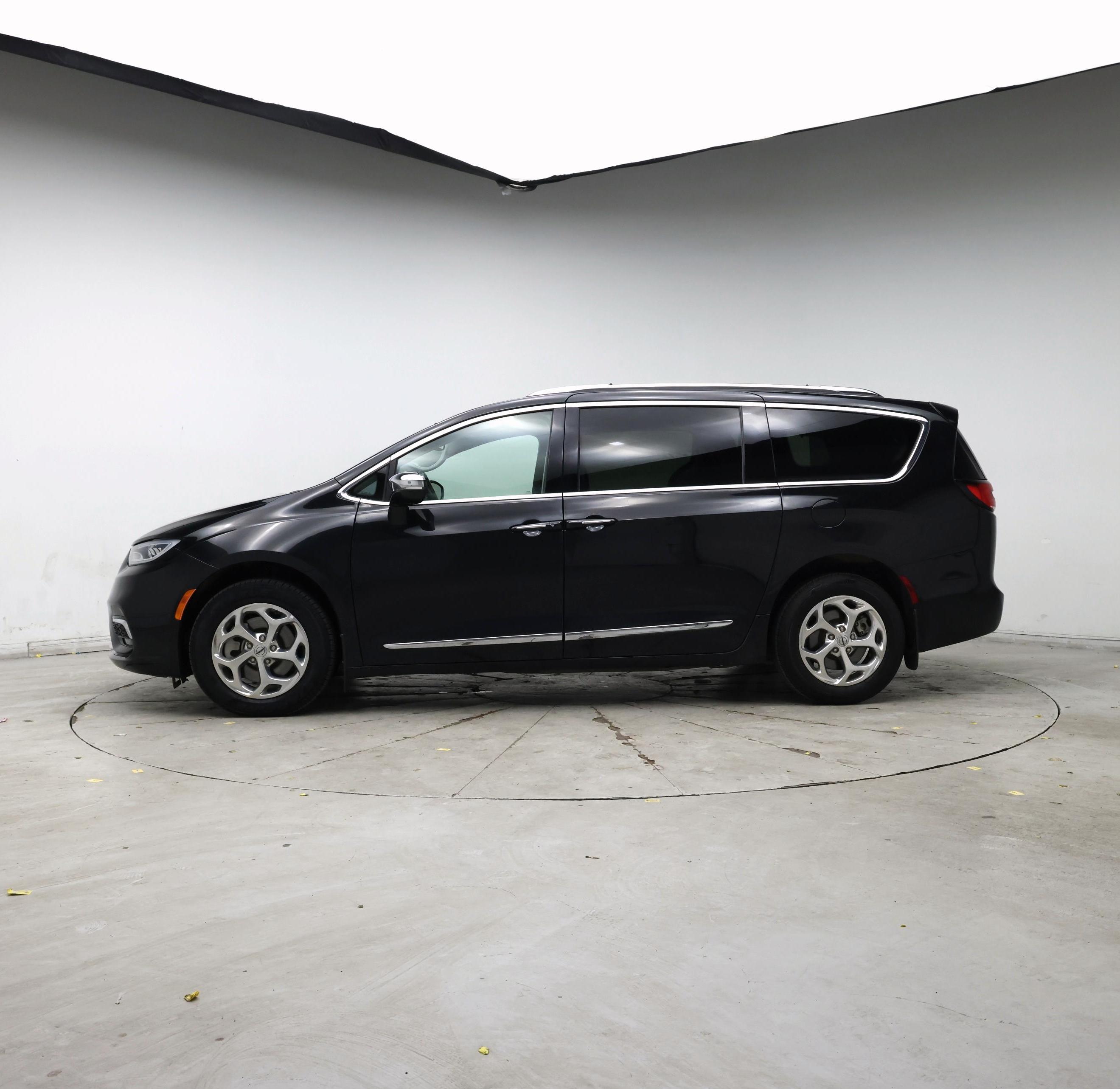 Thumbnail: 2021 Chrysler Pacifica - 3