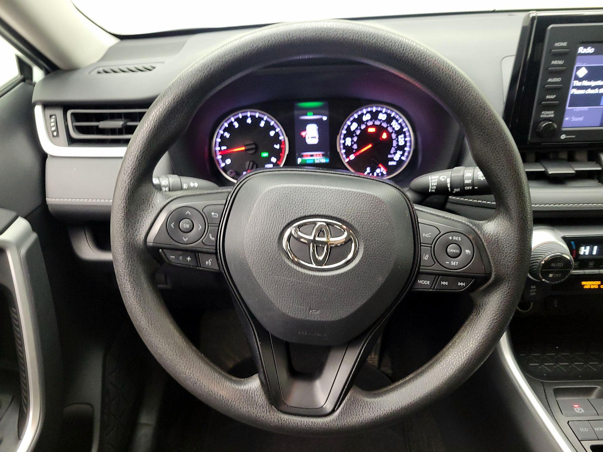 Thumbnail: 2021 Toyota RAV4 - 10