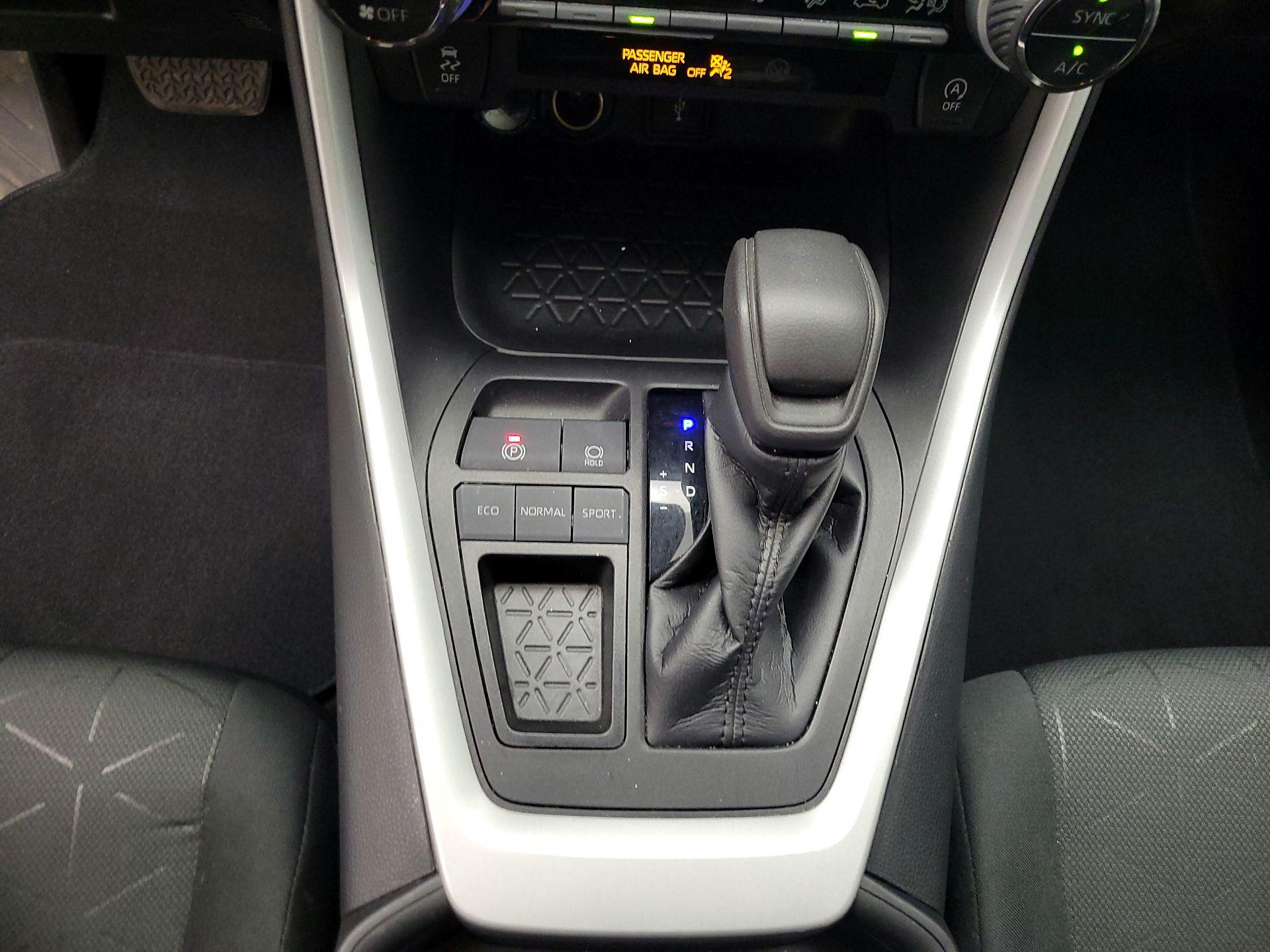 Thumbnail: 2021 Toyota RAV4 - 17