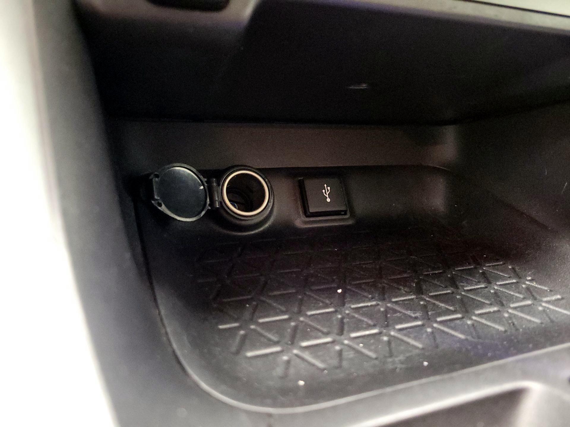 Thumbnail: 2021 Toyota RAV4 - 18