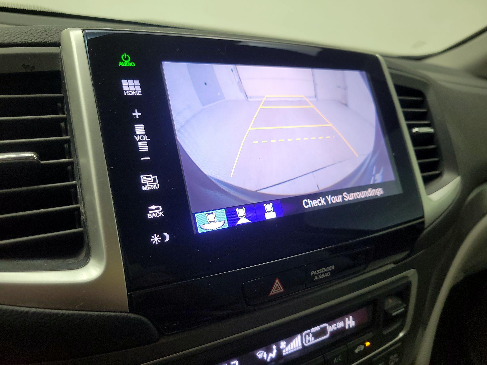 Thumbnail: 2016 Honda Pilot - 14