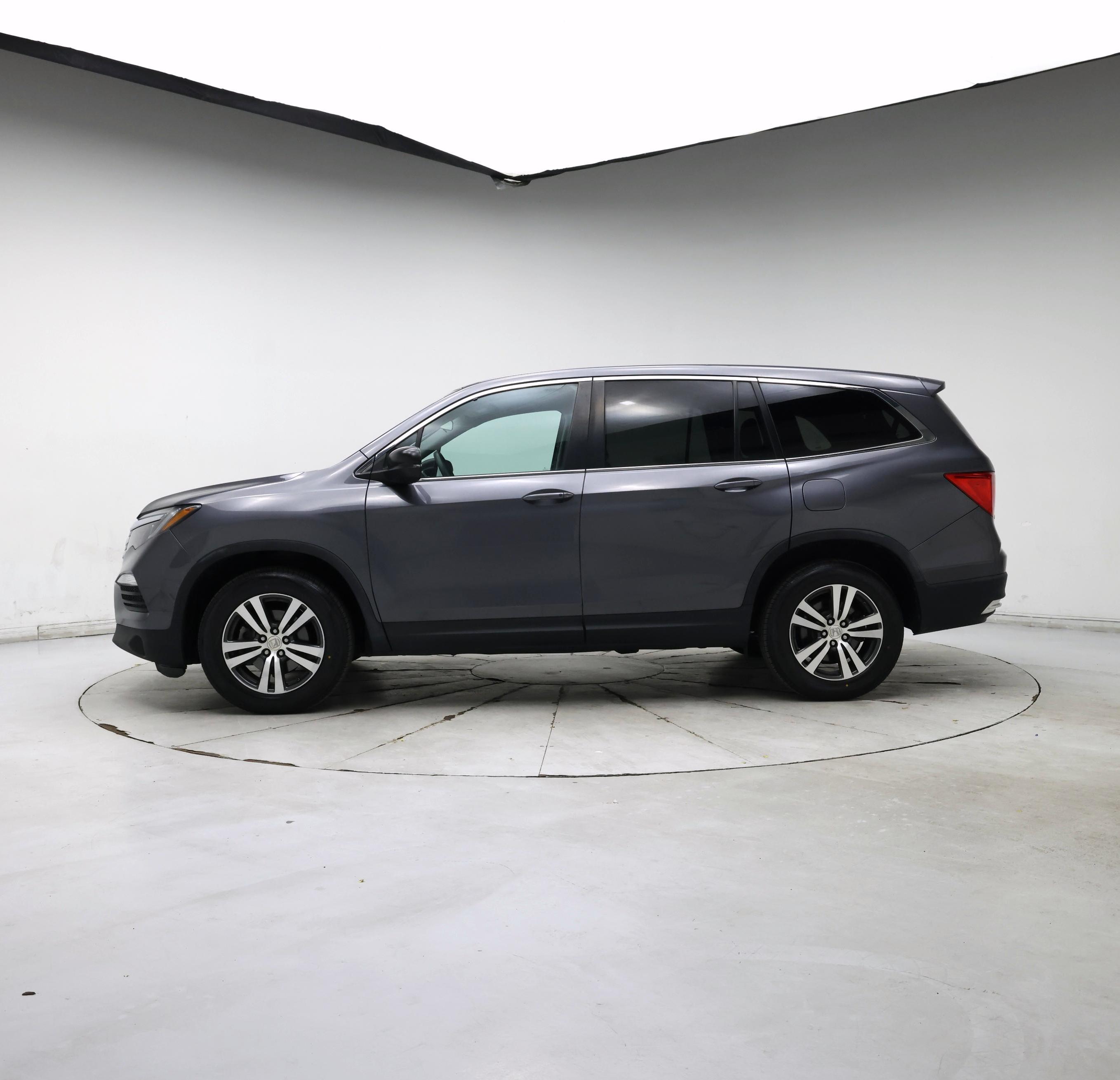 Thumbnail: 2016 Honda Pilot - 3