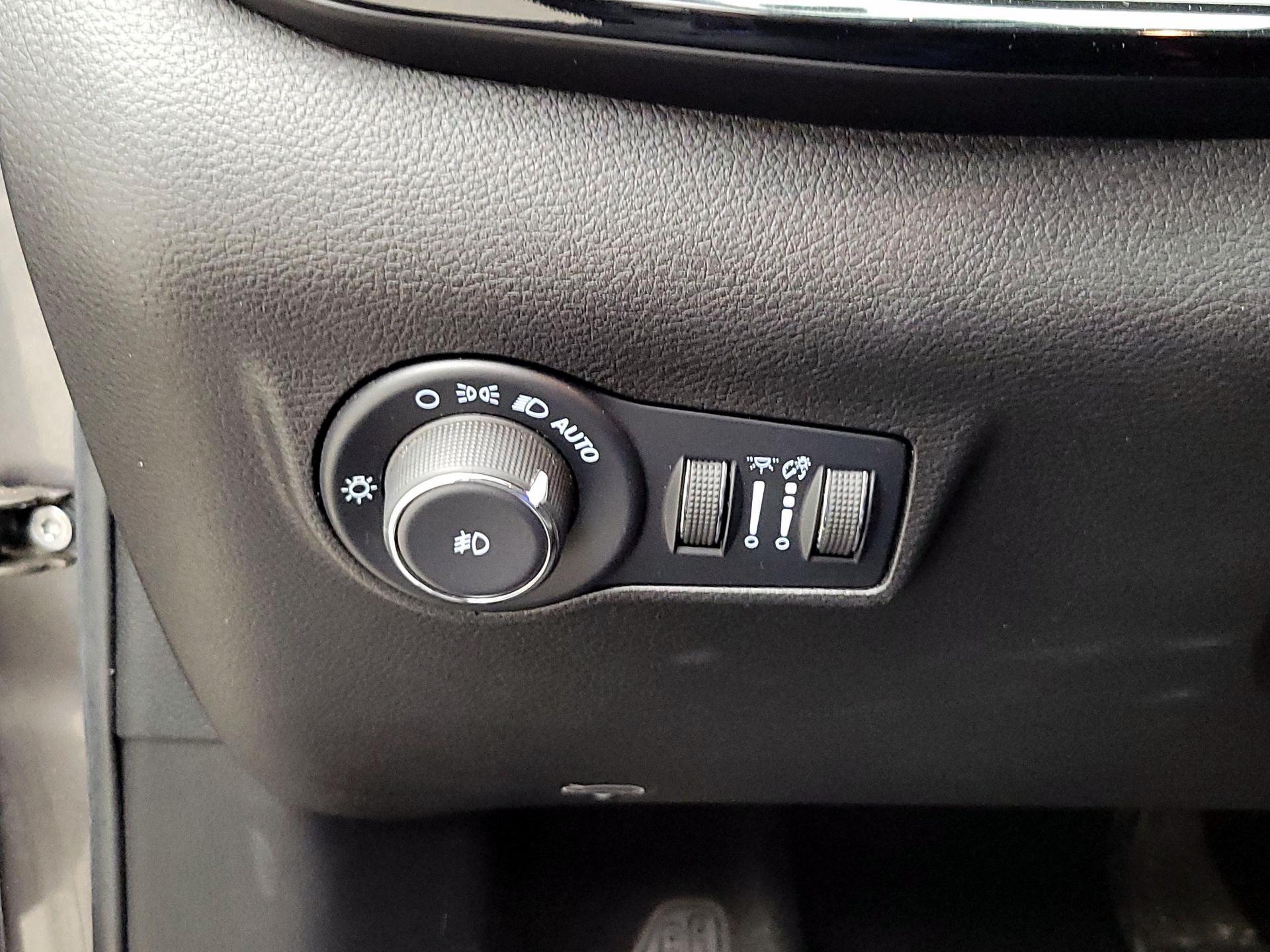 Thumbnail: 2022 Jeep Compass - 13