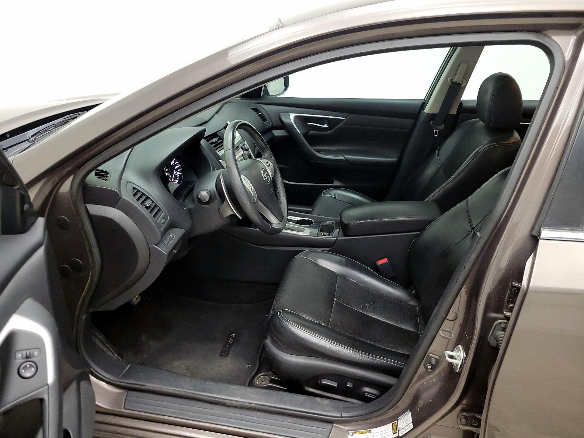 Thumbnail: 2016 Nissan Altima - 11