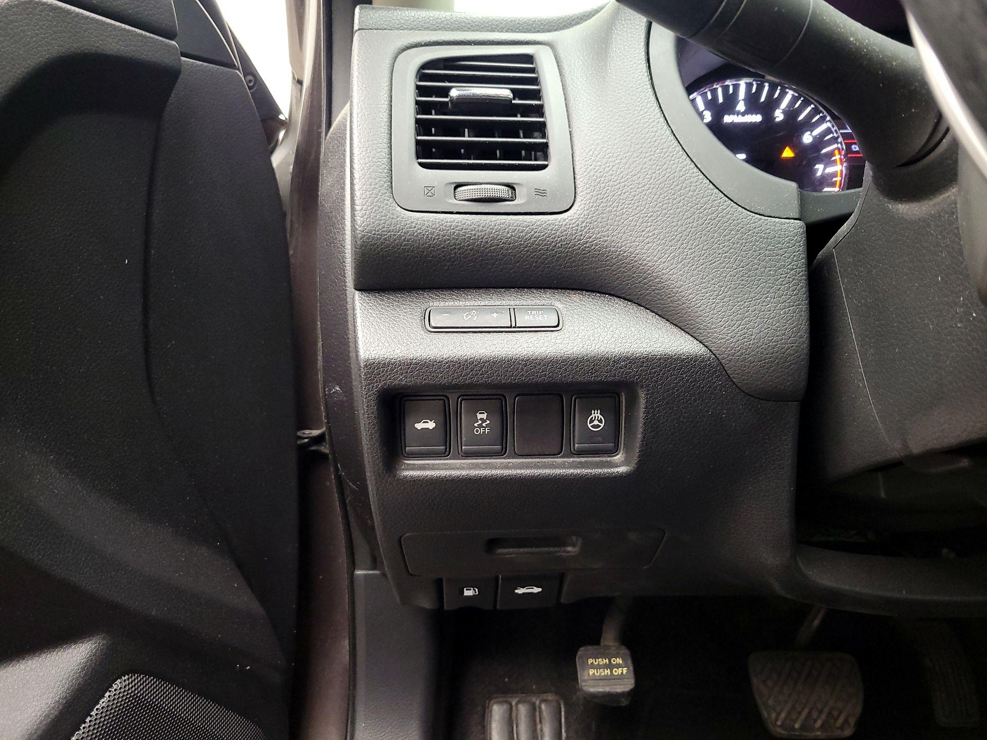 Thumbnail: 2016 Nissan Altima - 13