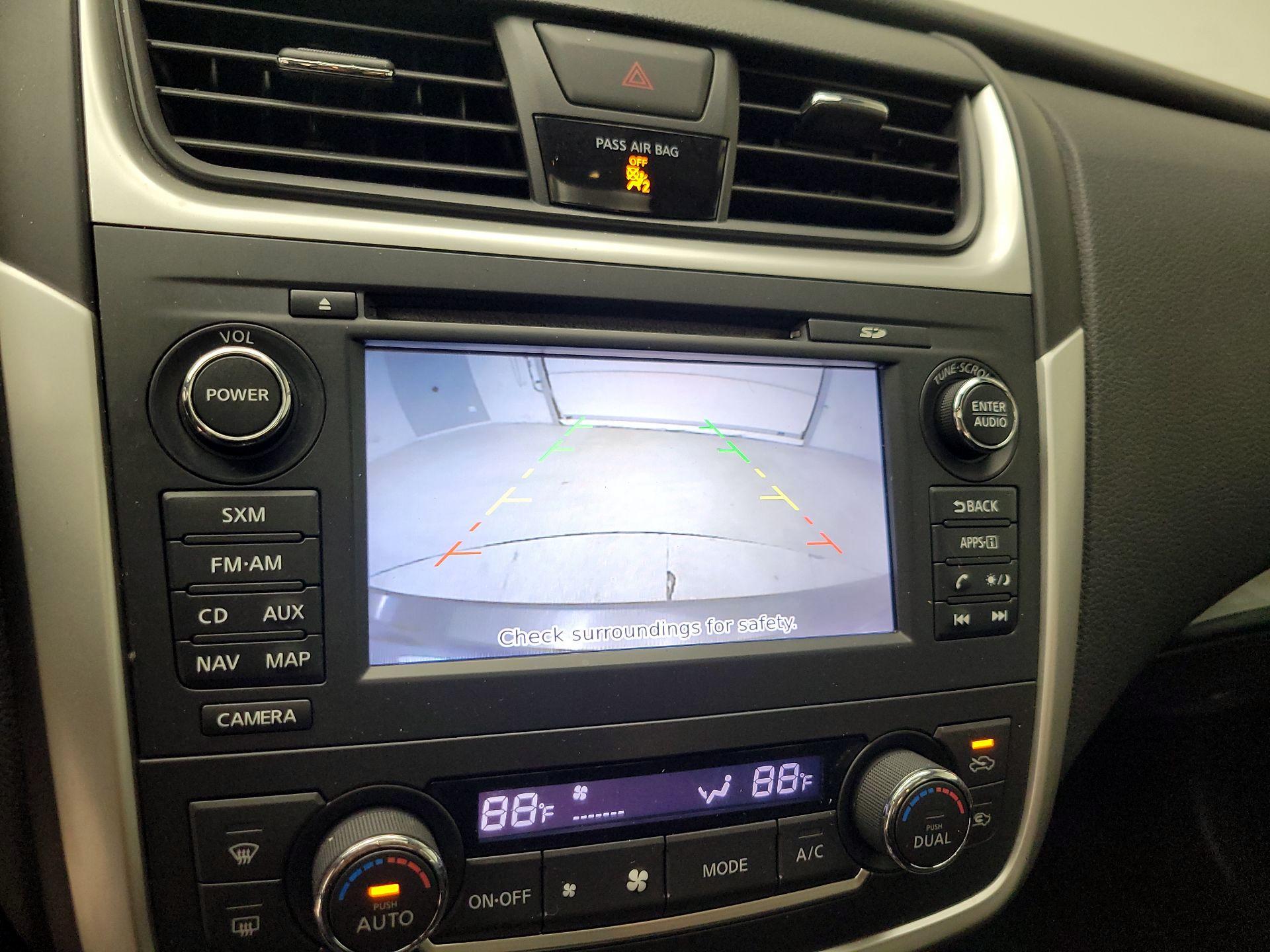 Thumbnail: 2016 Nissan Altima - 15