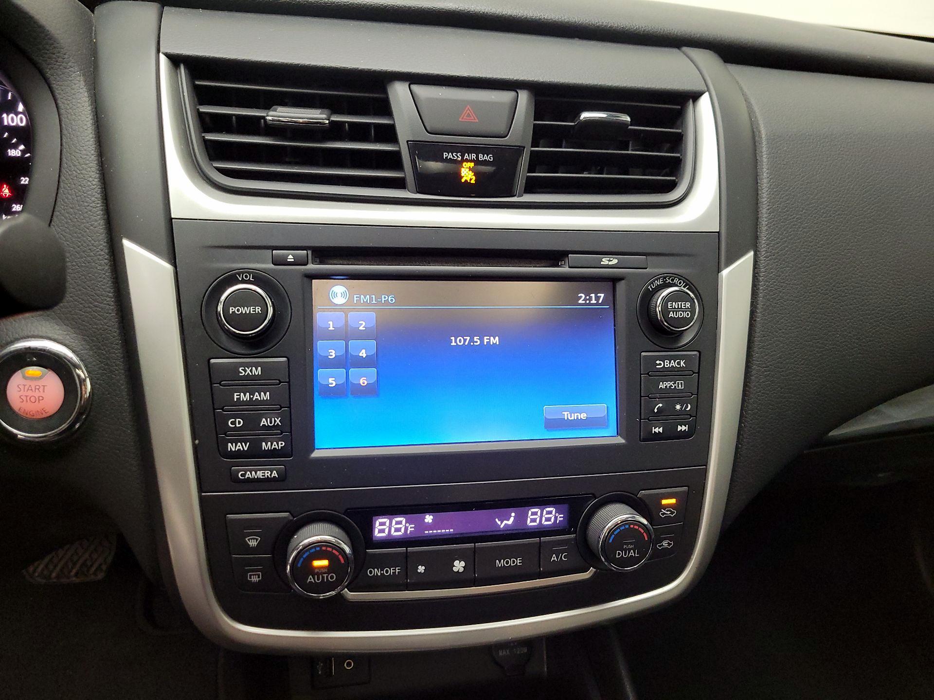 Thumbnail: 2016 Nissan Altima - 16