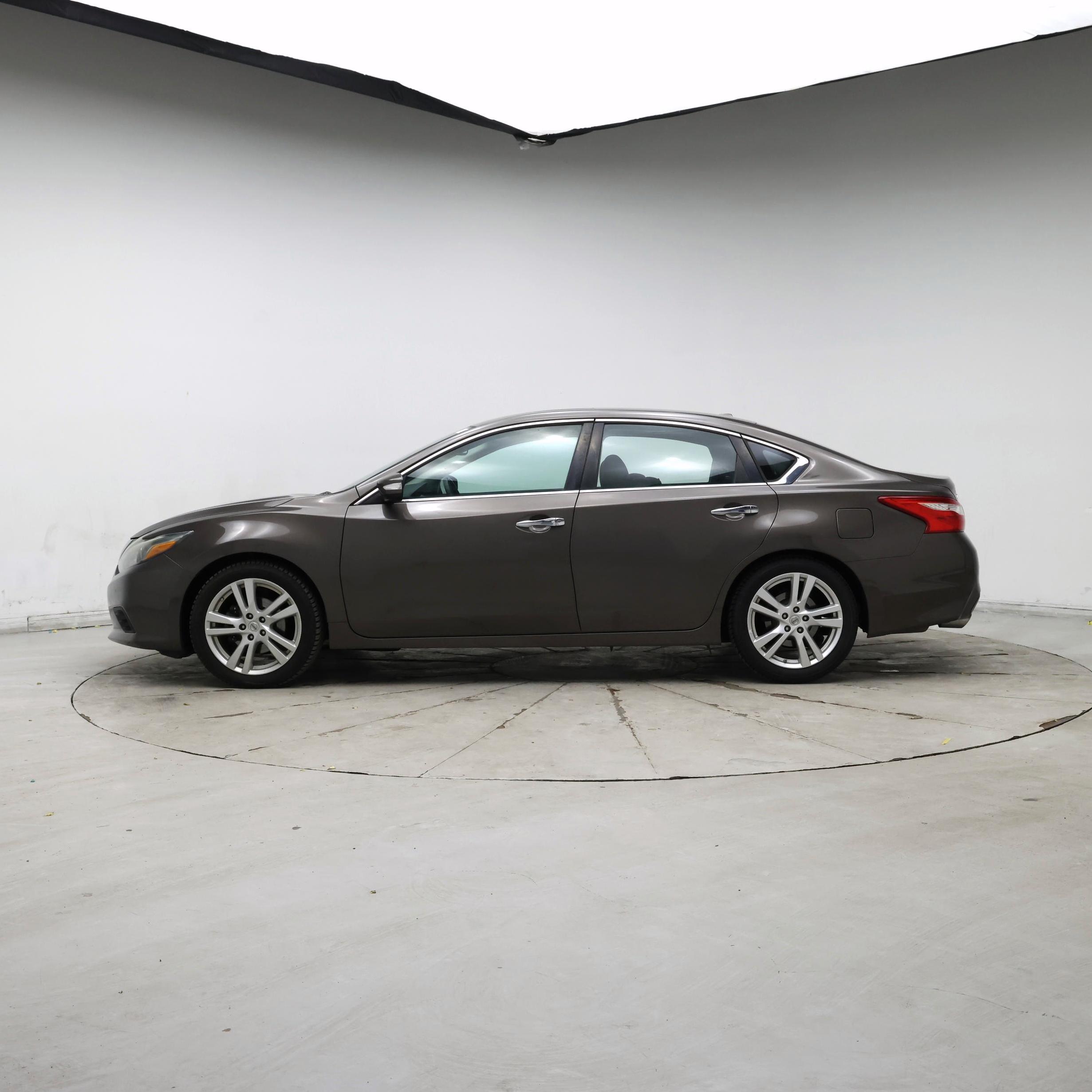 Thumbnail: 2016 Nissan Altima - 3