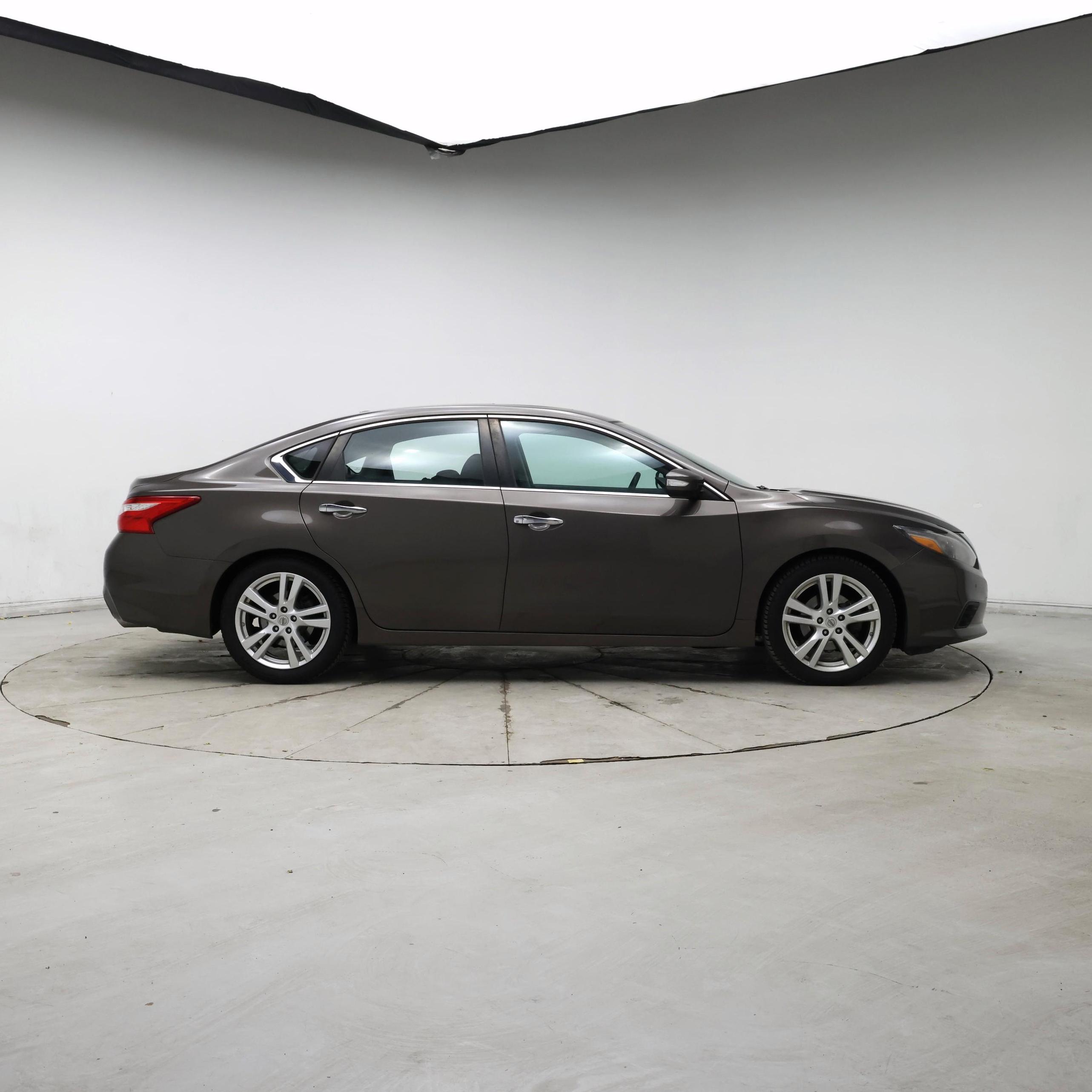 Thumbnail: 2016 Nissan Altima - 7