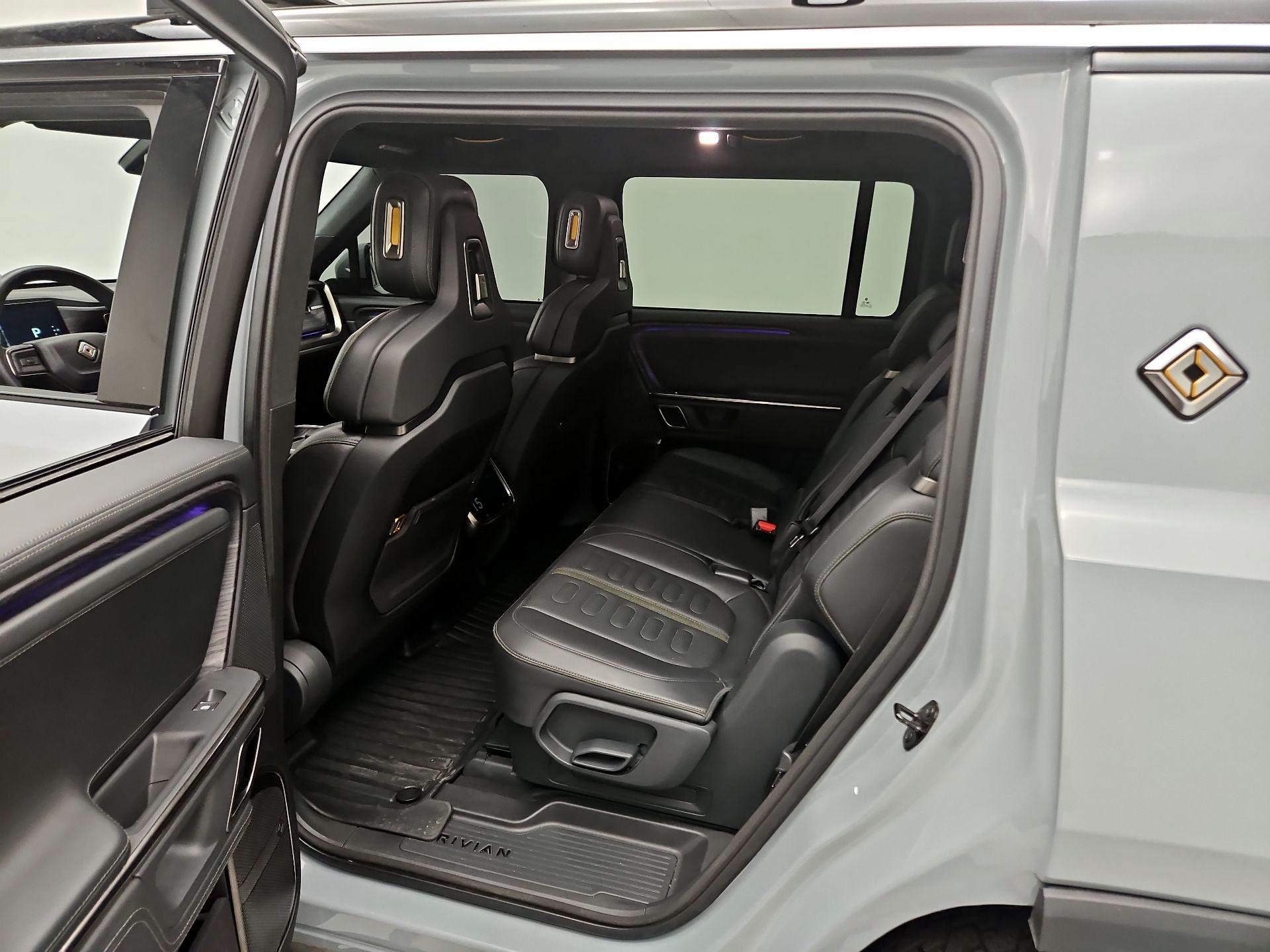 Thumbnail: 2023 Rivian R1S - 19