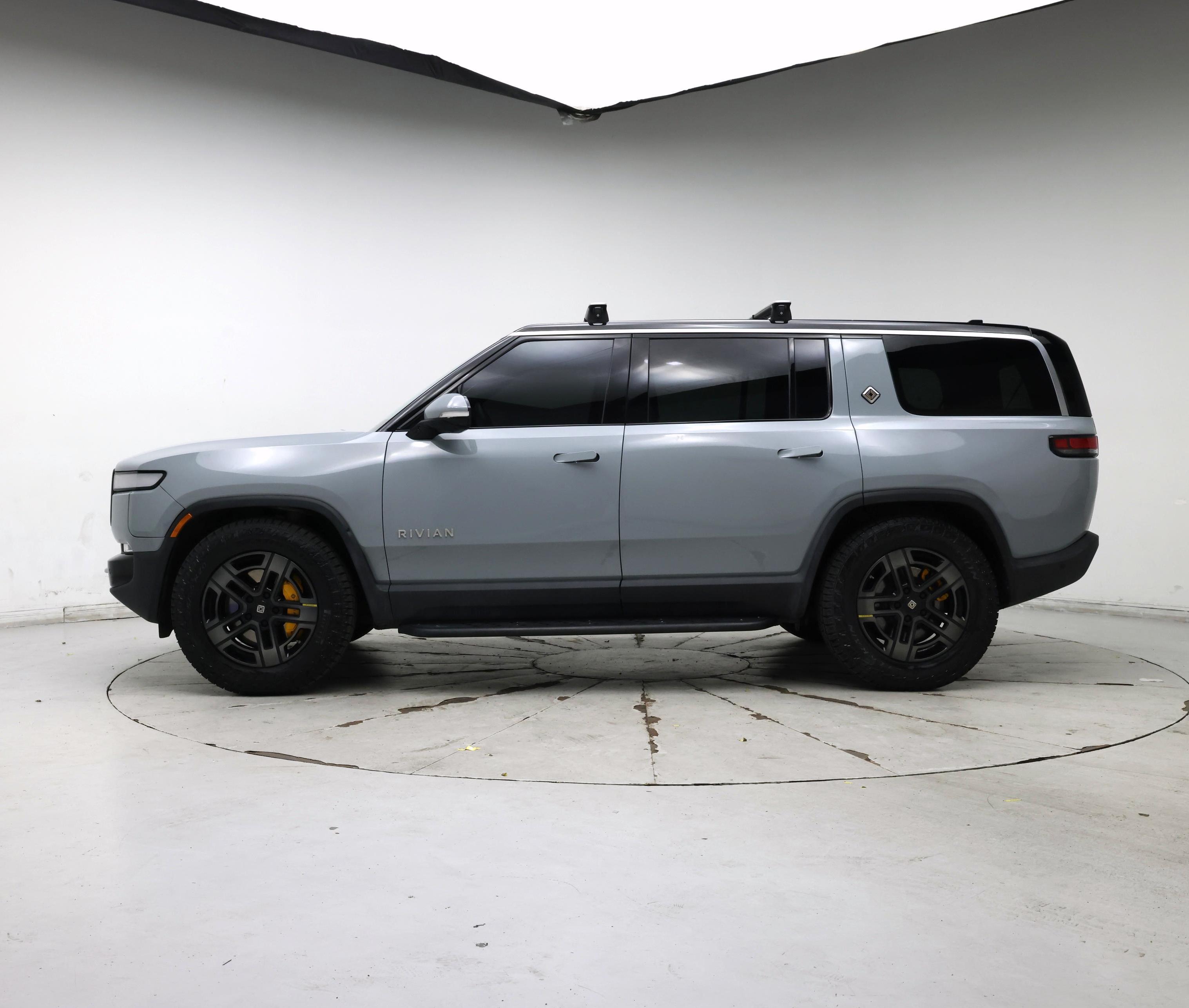 Thumbnail: 2023 Rivian R1S - 3