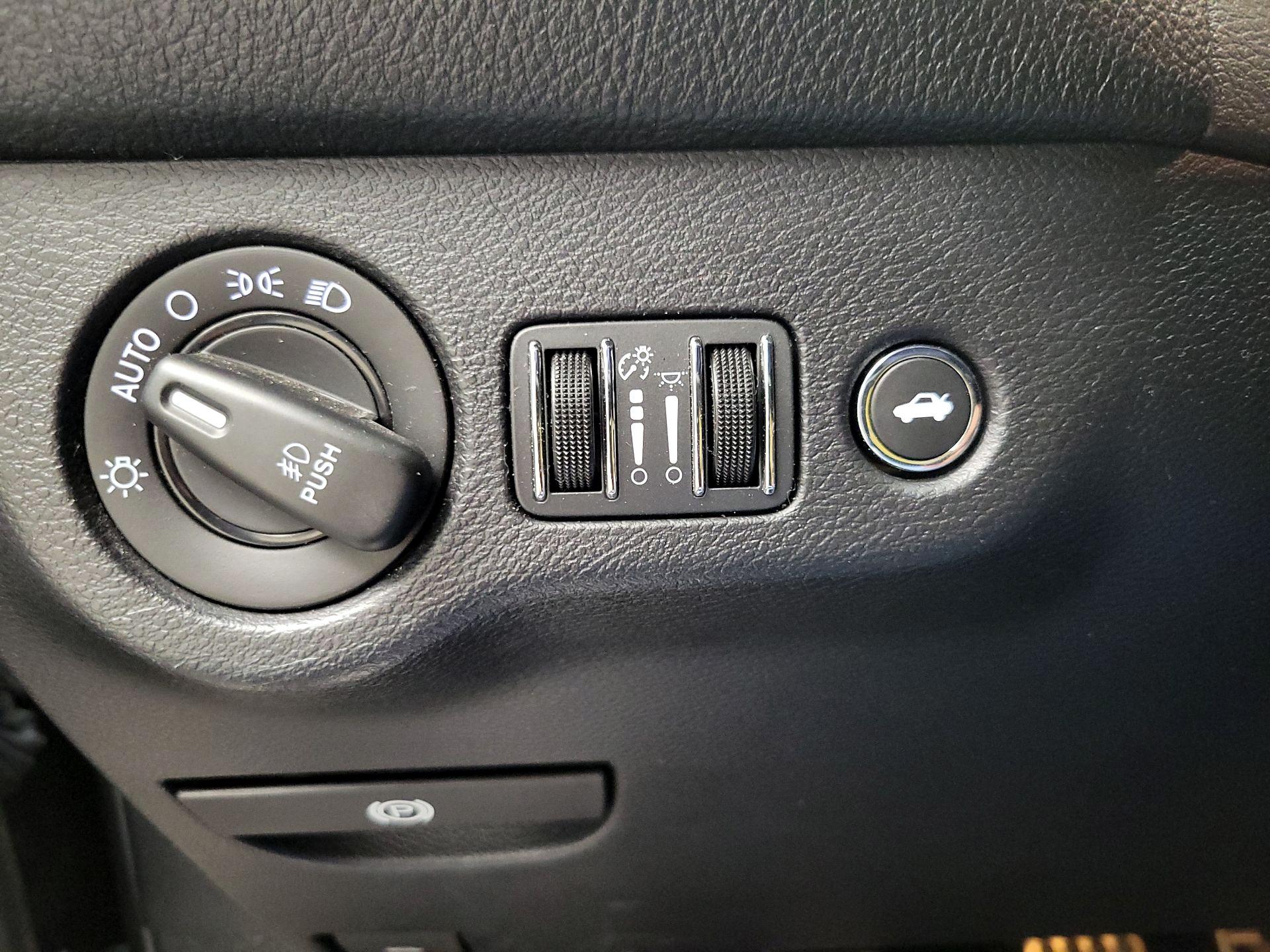 Thumbnail: 2015 Dodge Challenger - 13