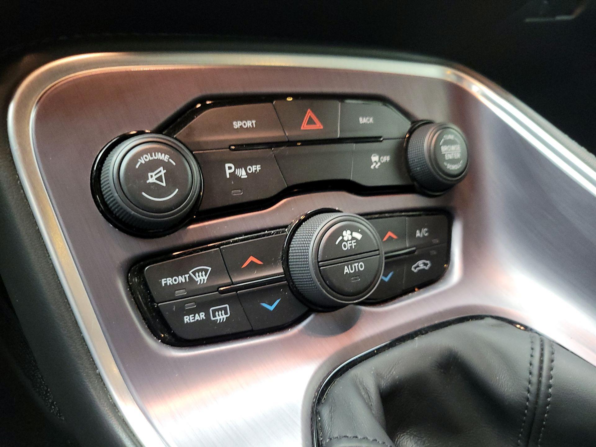 Thumbnail: 2015 Dodge Challenger - 16