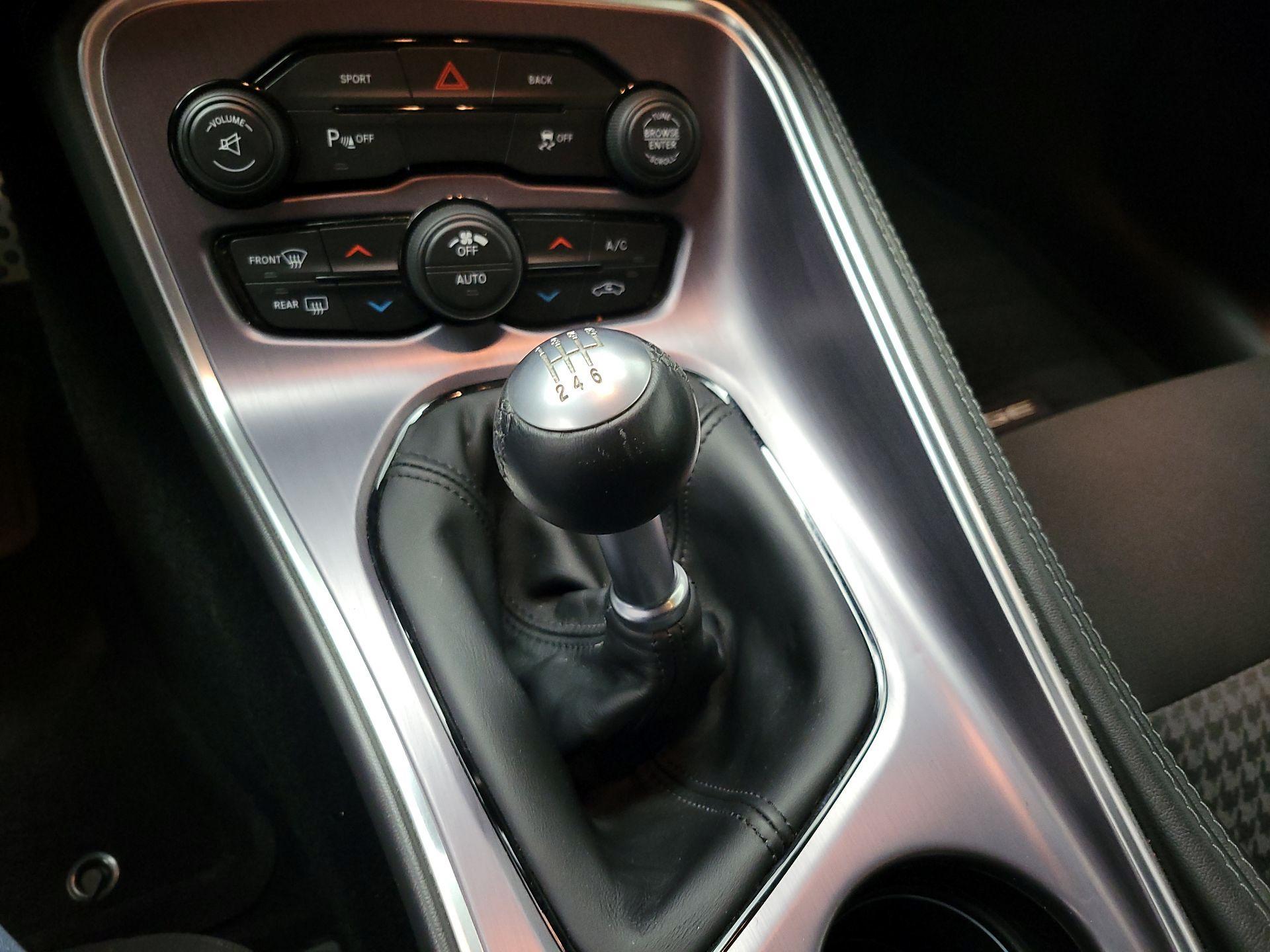 Thumbnail: 2015 Dodge Challenger - 17