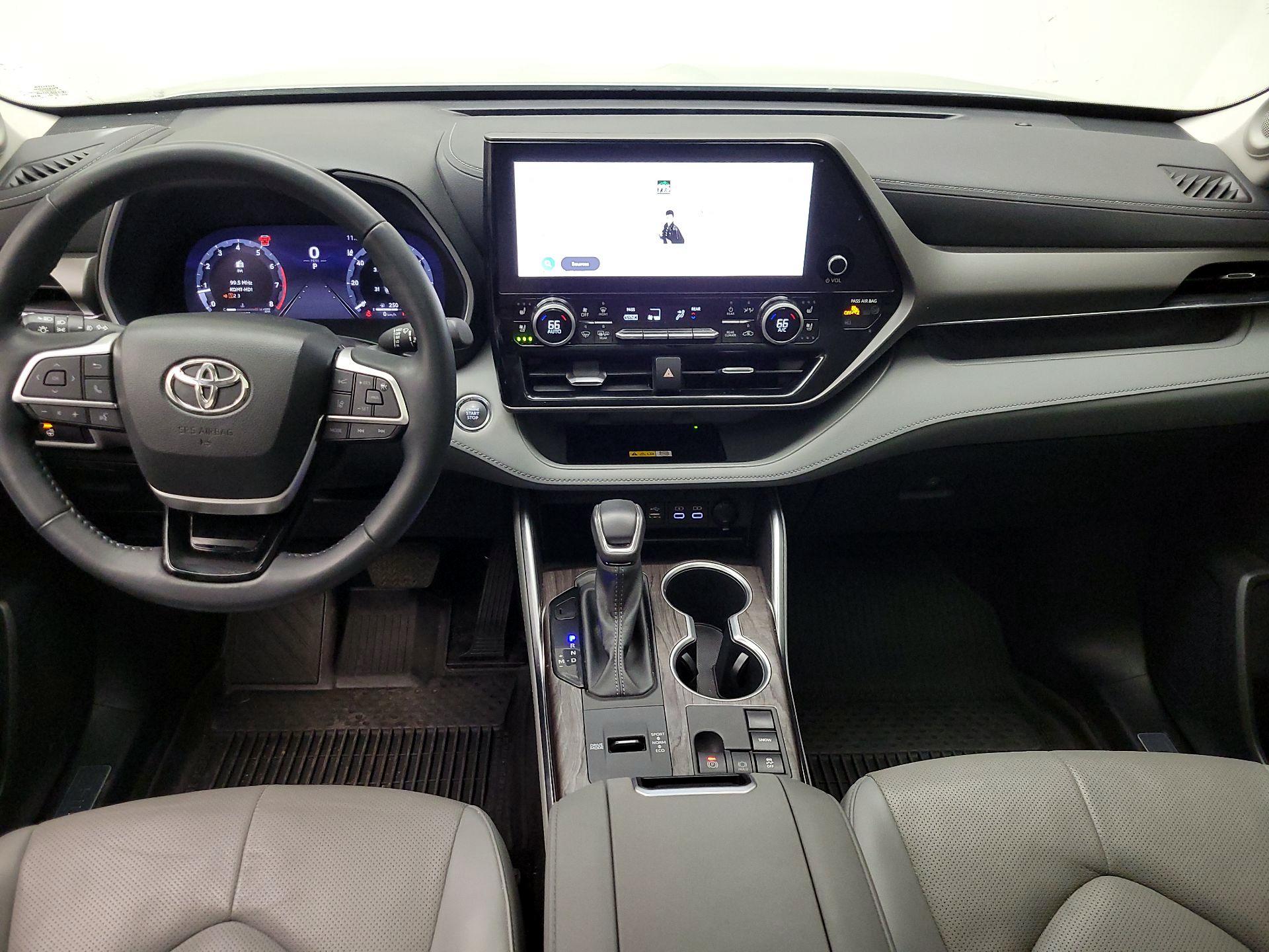 Thumbnail: 2023 Toyota Highlander - 9