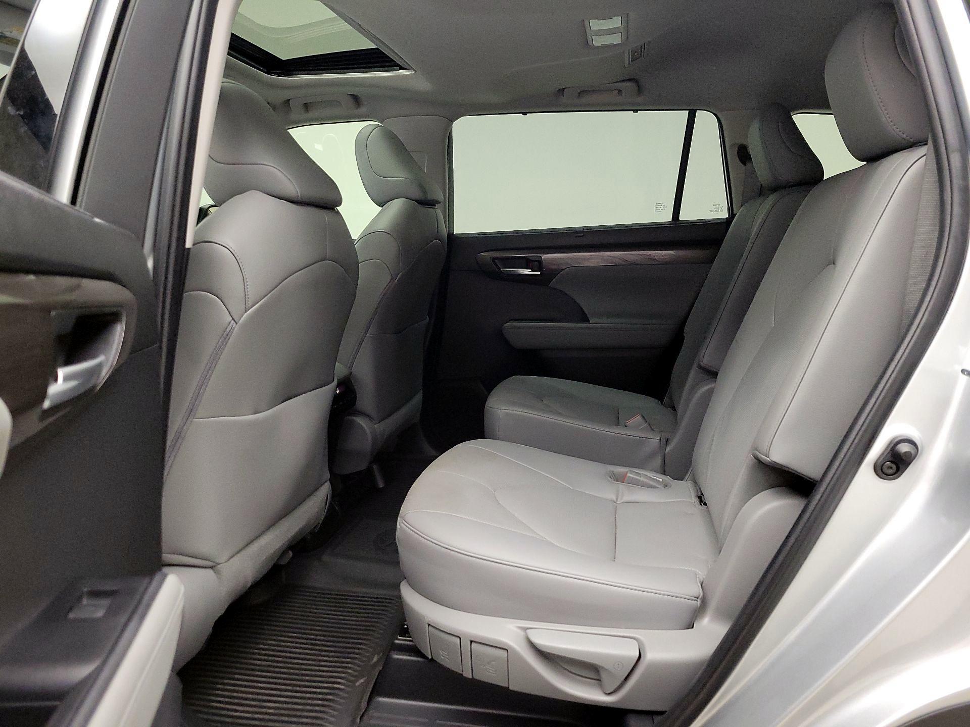 Thumbnail: 2023 Toyota Highlander - 20