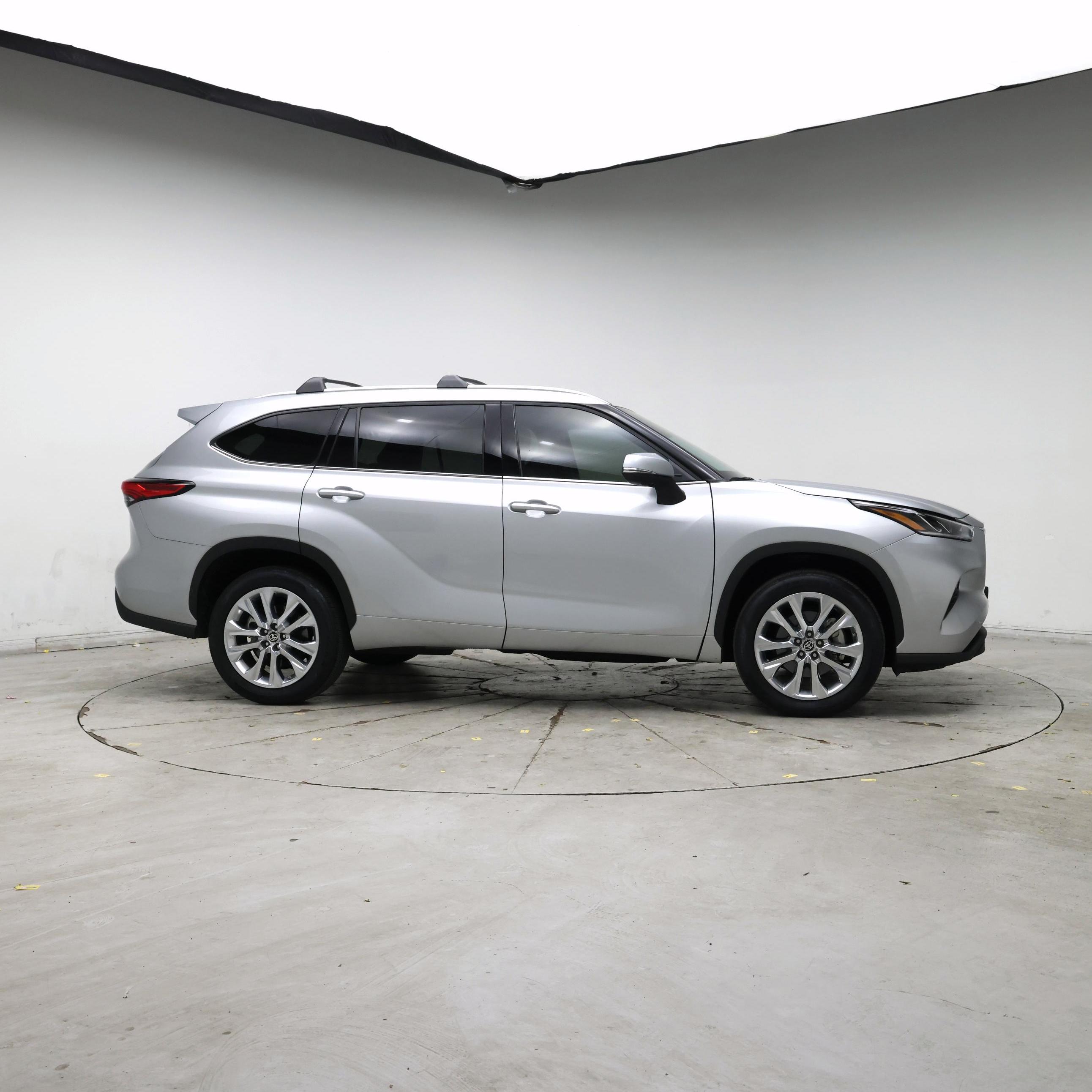 Thumbnail: 2023 Toyota Highlander - 7
