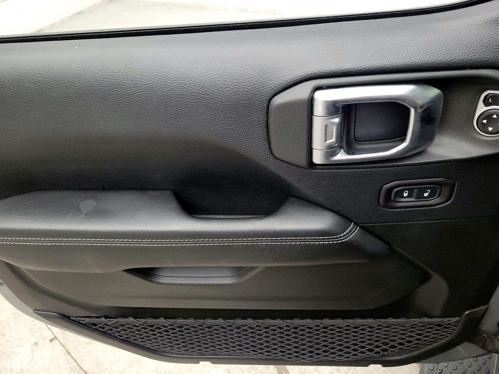 Thumbnail: 2018 Jeep Wrangler - 12