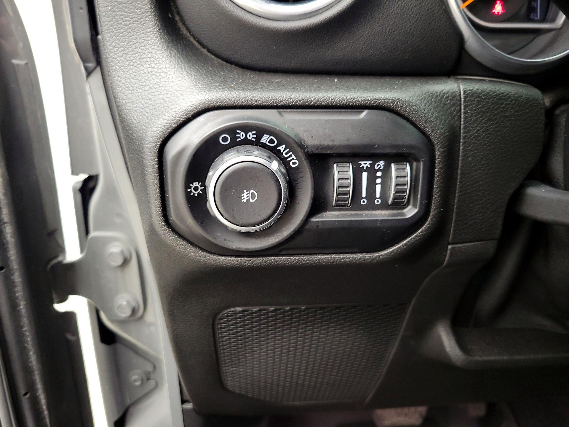 Thumbnail: 2018 Jeep Wrangler - 13