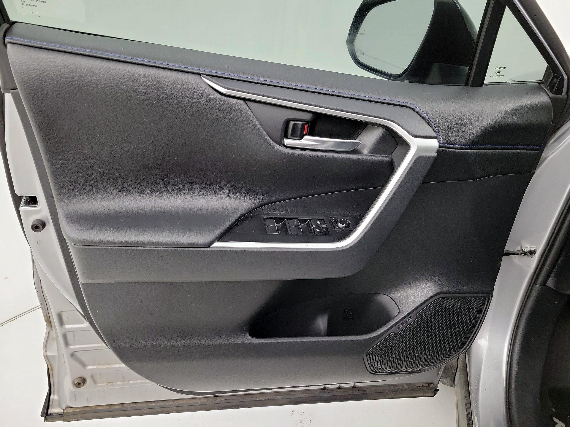 Thumbnail: 2020 Toyota RAV4 - 12