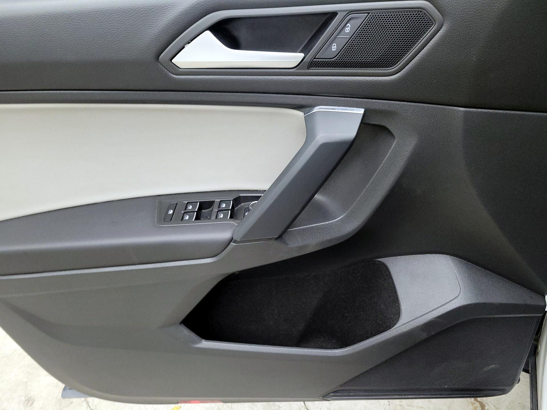 Thumbnail: 2019 Volkswagen Tiguan - 12